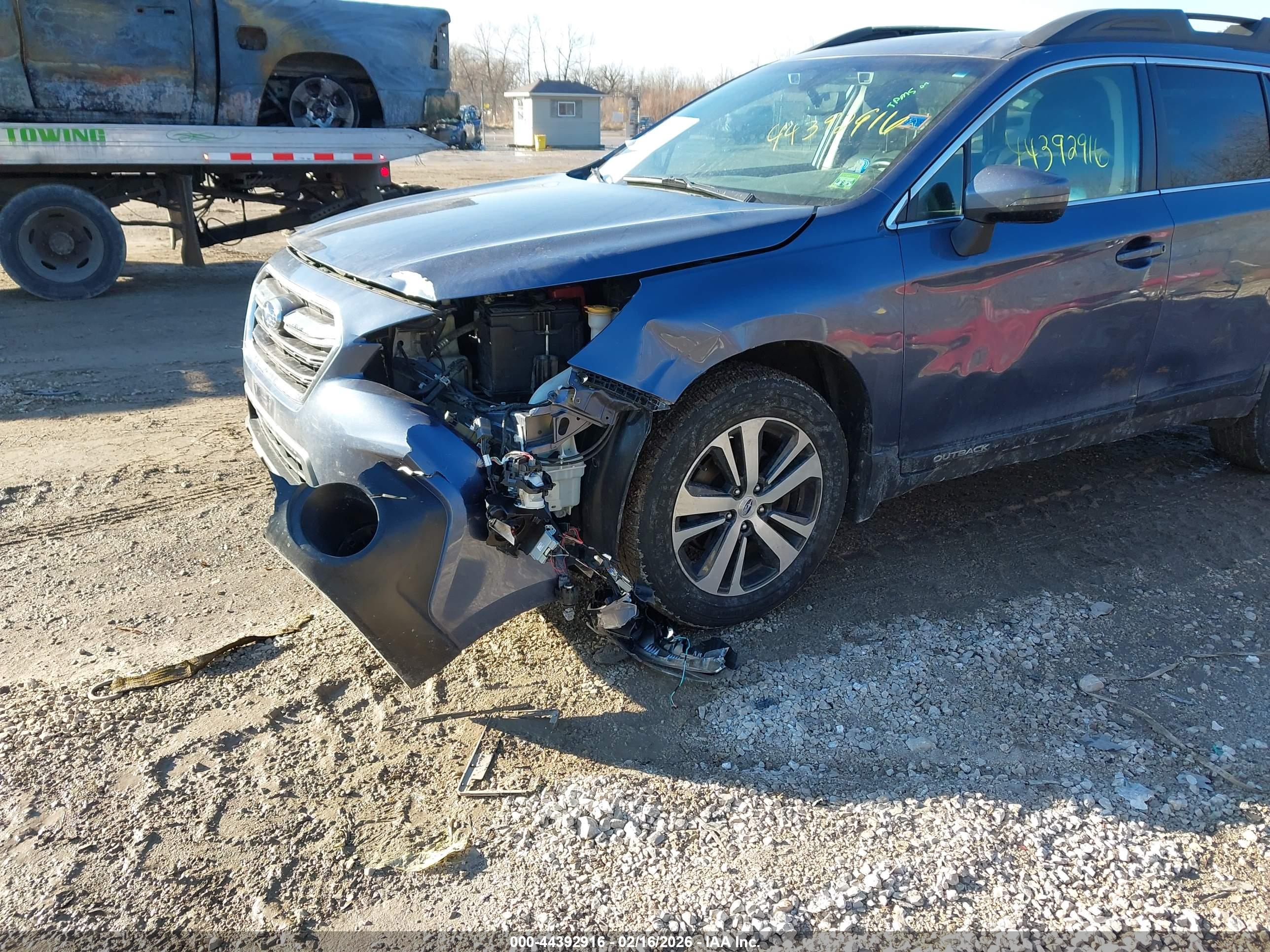 SUBARU OUTBACK image 6