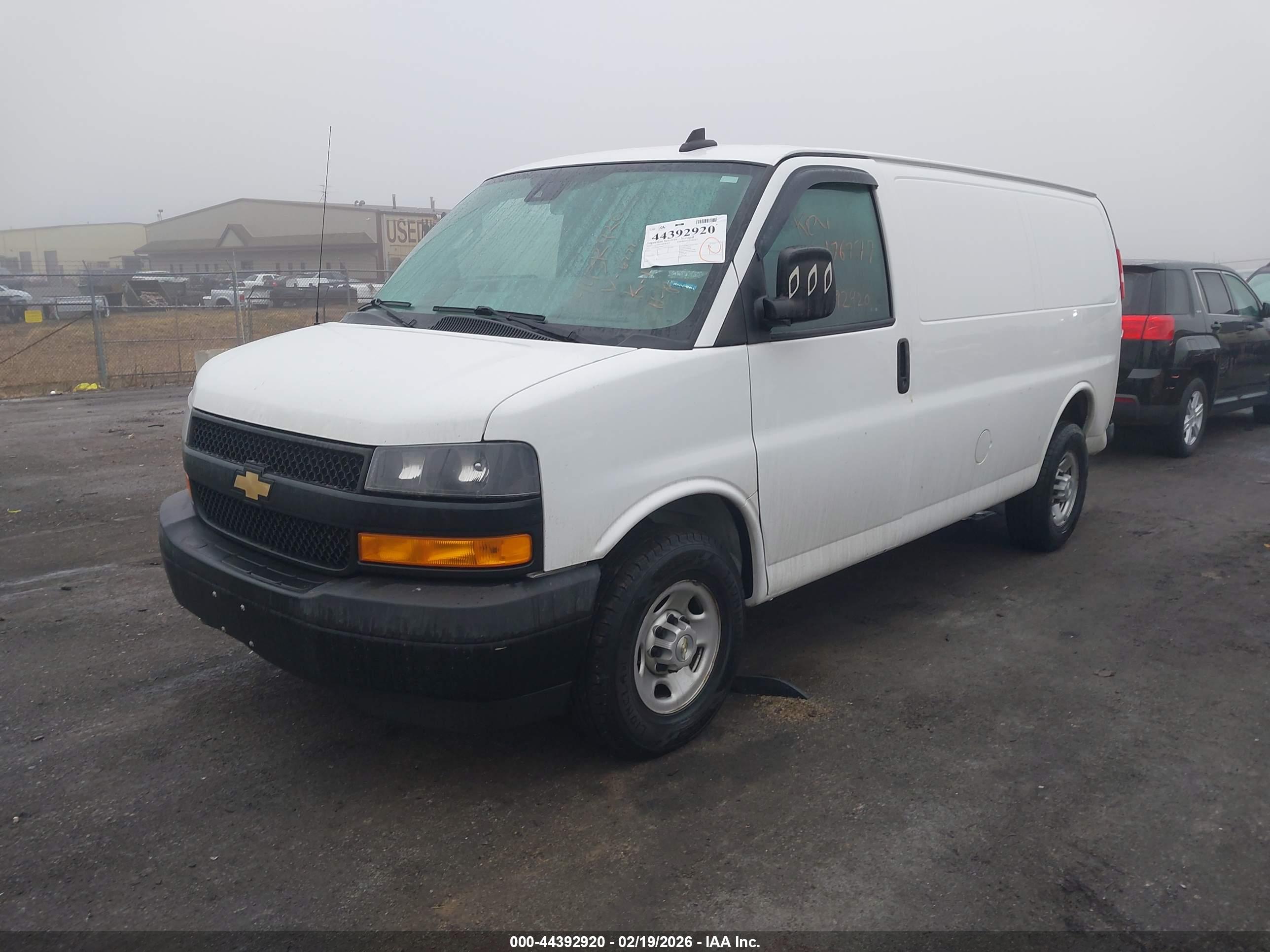 CHEVROLET EXPRESS image 2