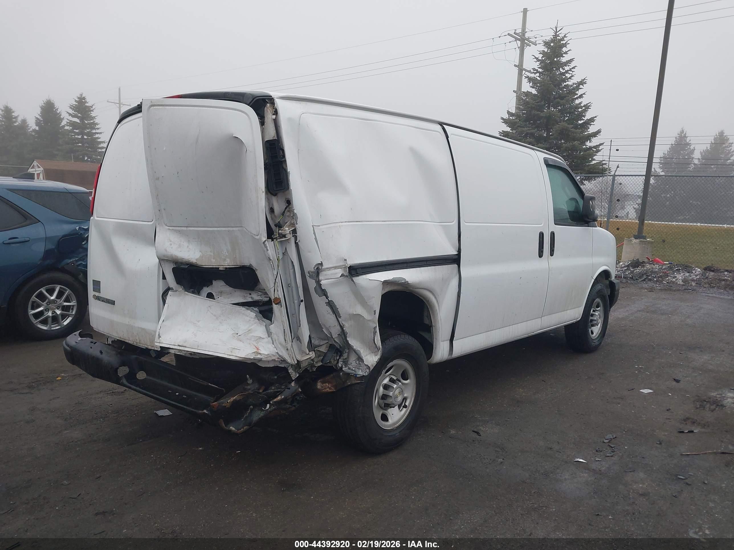 CHEVROLET EXPRESS image 4
