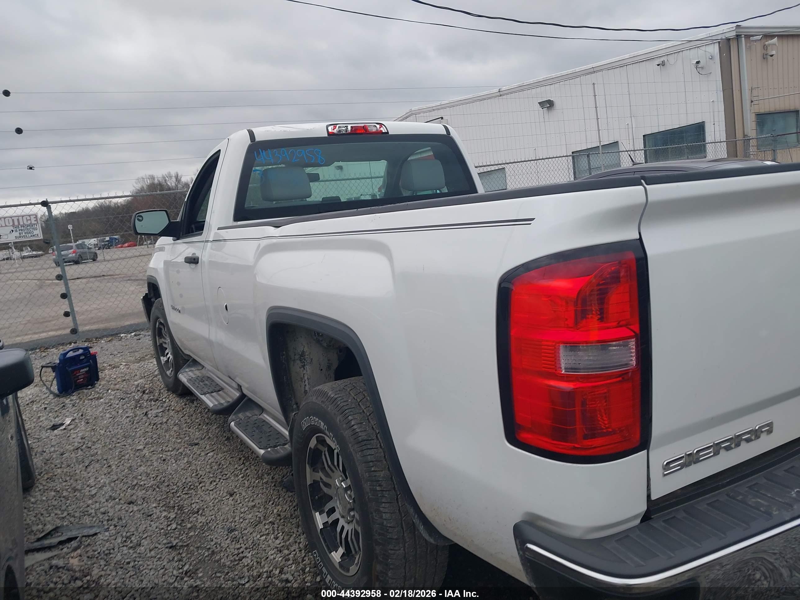 GMC SIERRA image 3