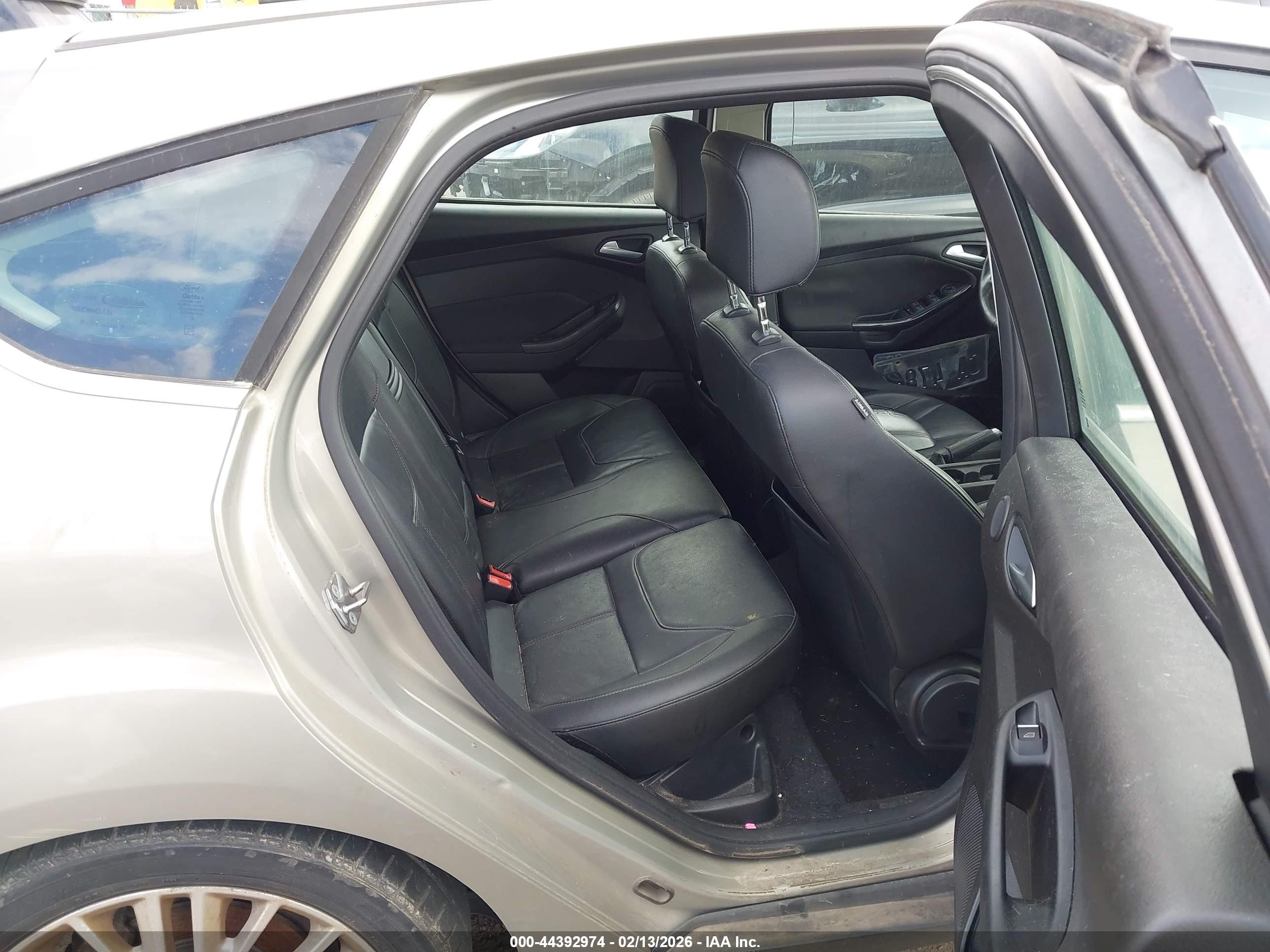 FORD FOCUS image 8