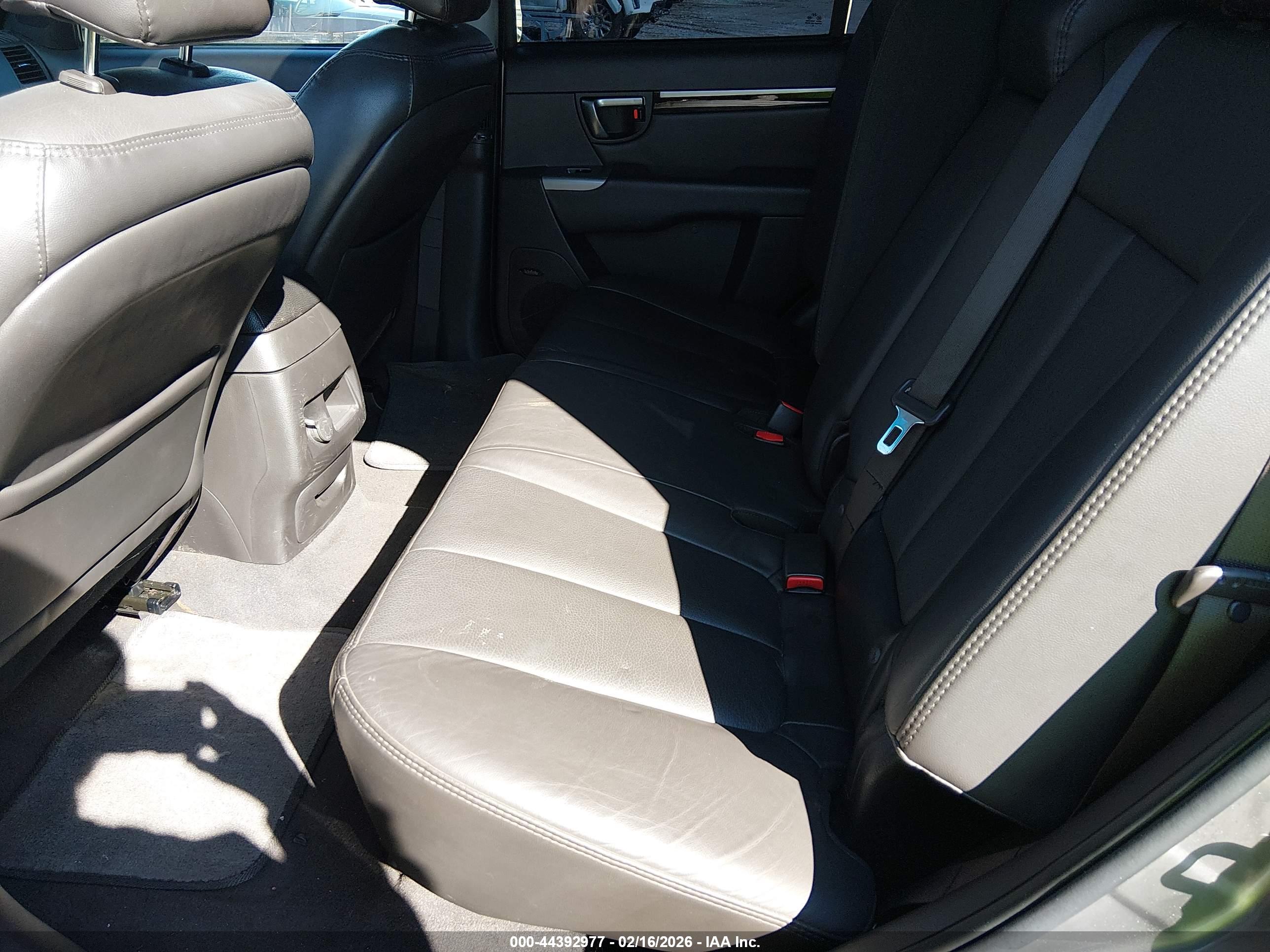 HYUNDAI SANTA image 8