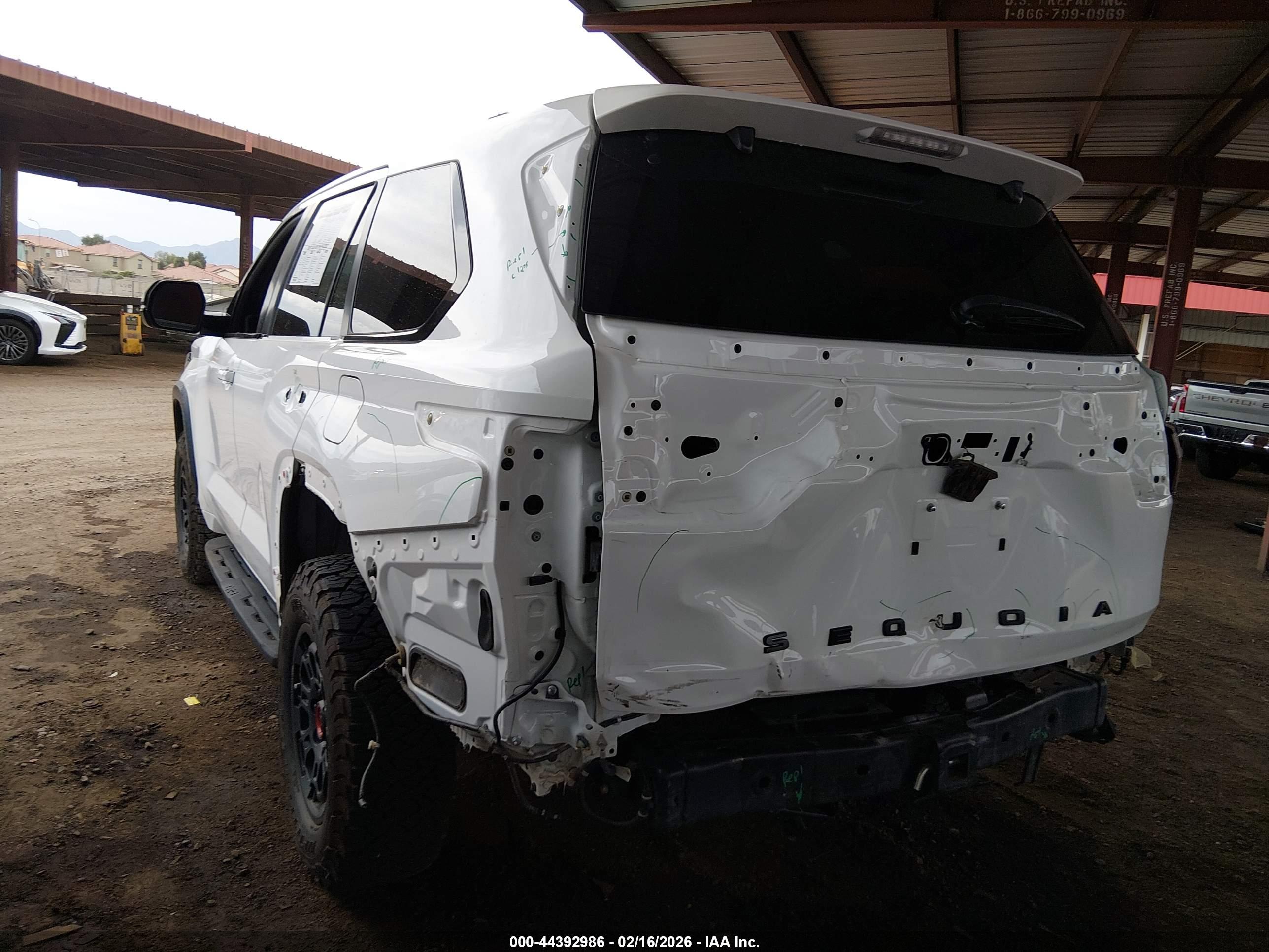 TOYOTA SEQUOIA image 3