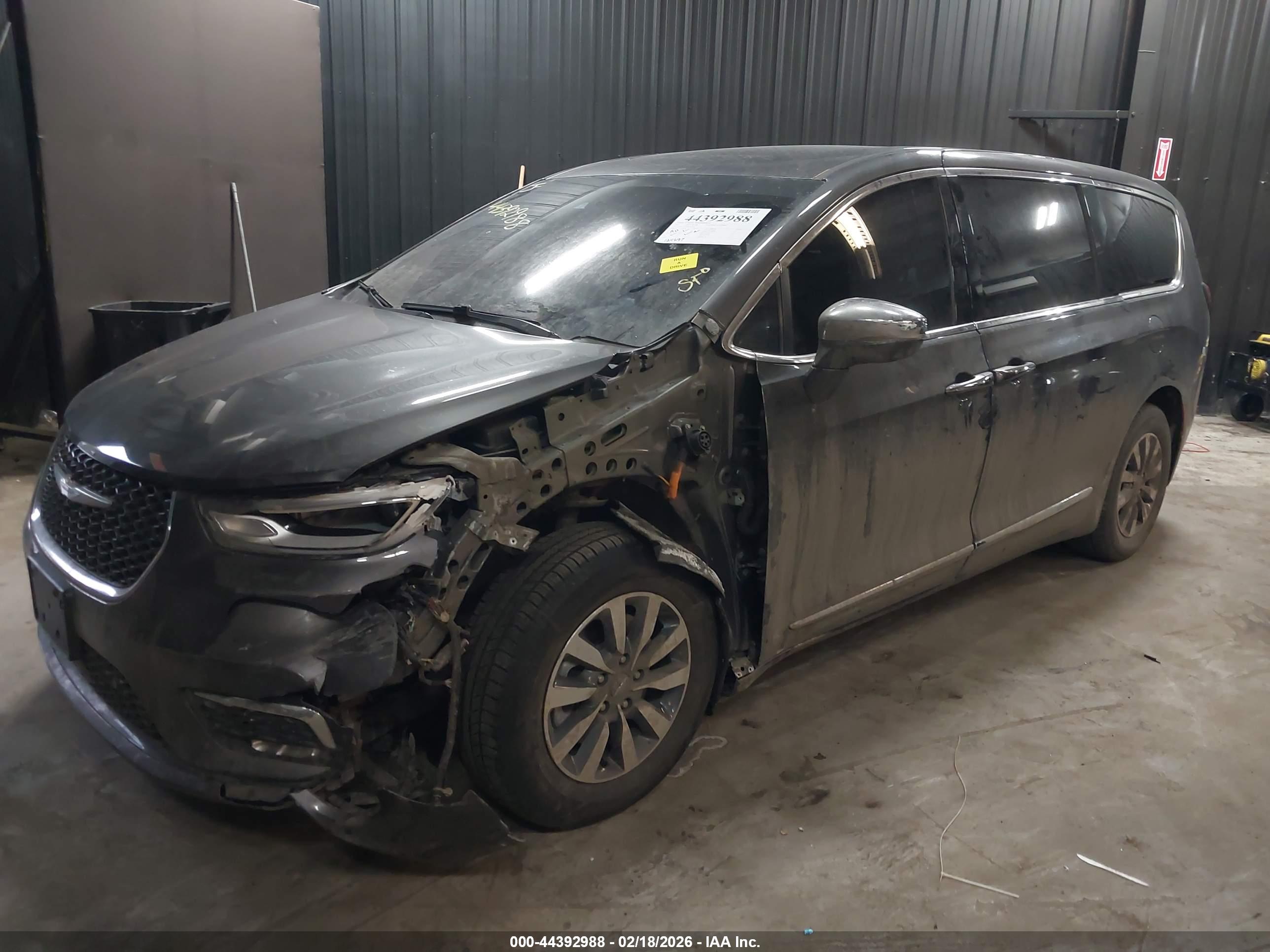 CHRYSLER PACIFICA image 6