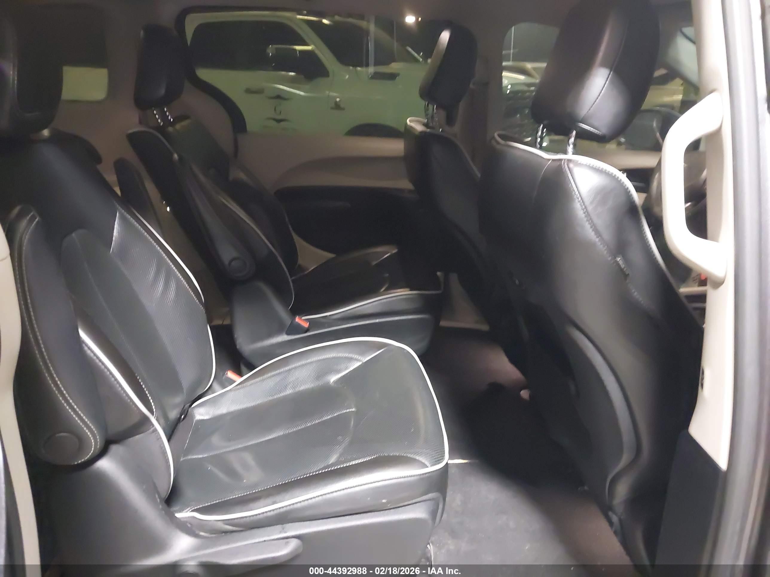 CHRYSLER PACIFICA image 8
