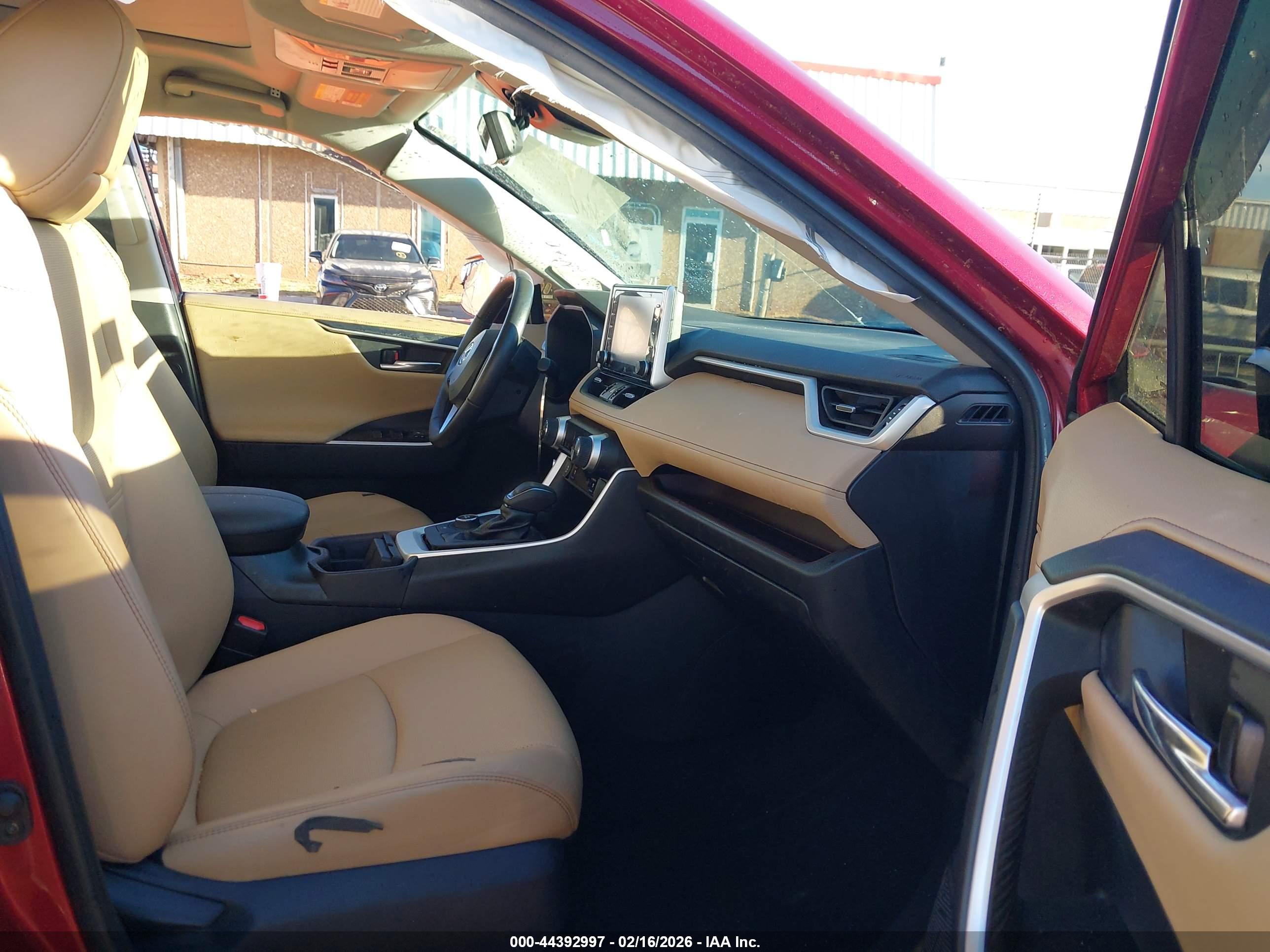 TOYOTA RAV4 image 5