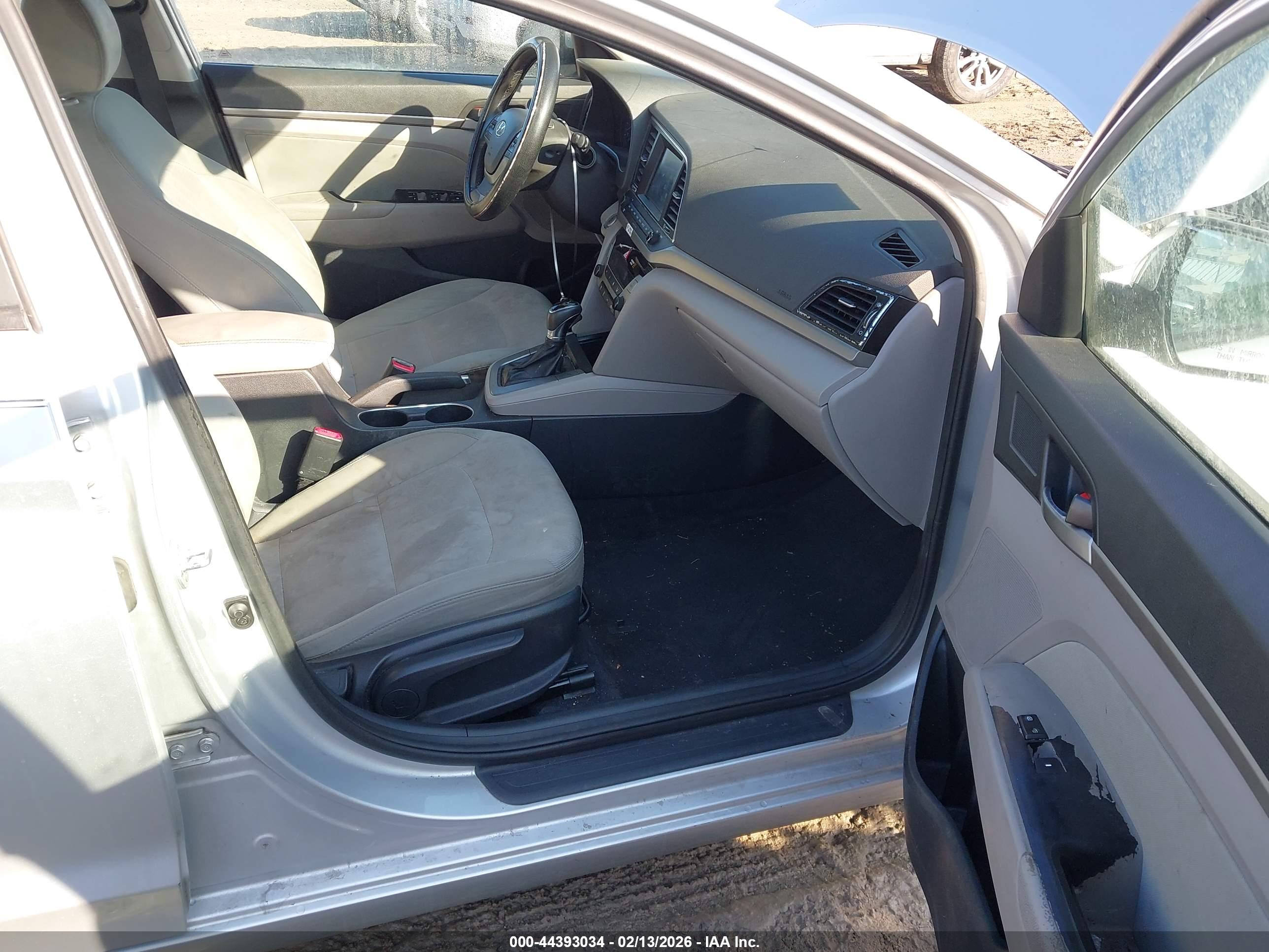 HYUNDAI ELANTRA image 5