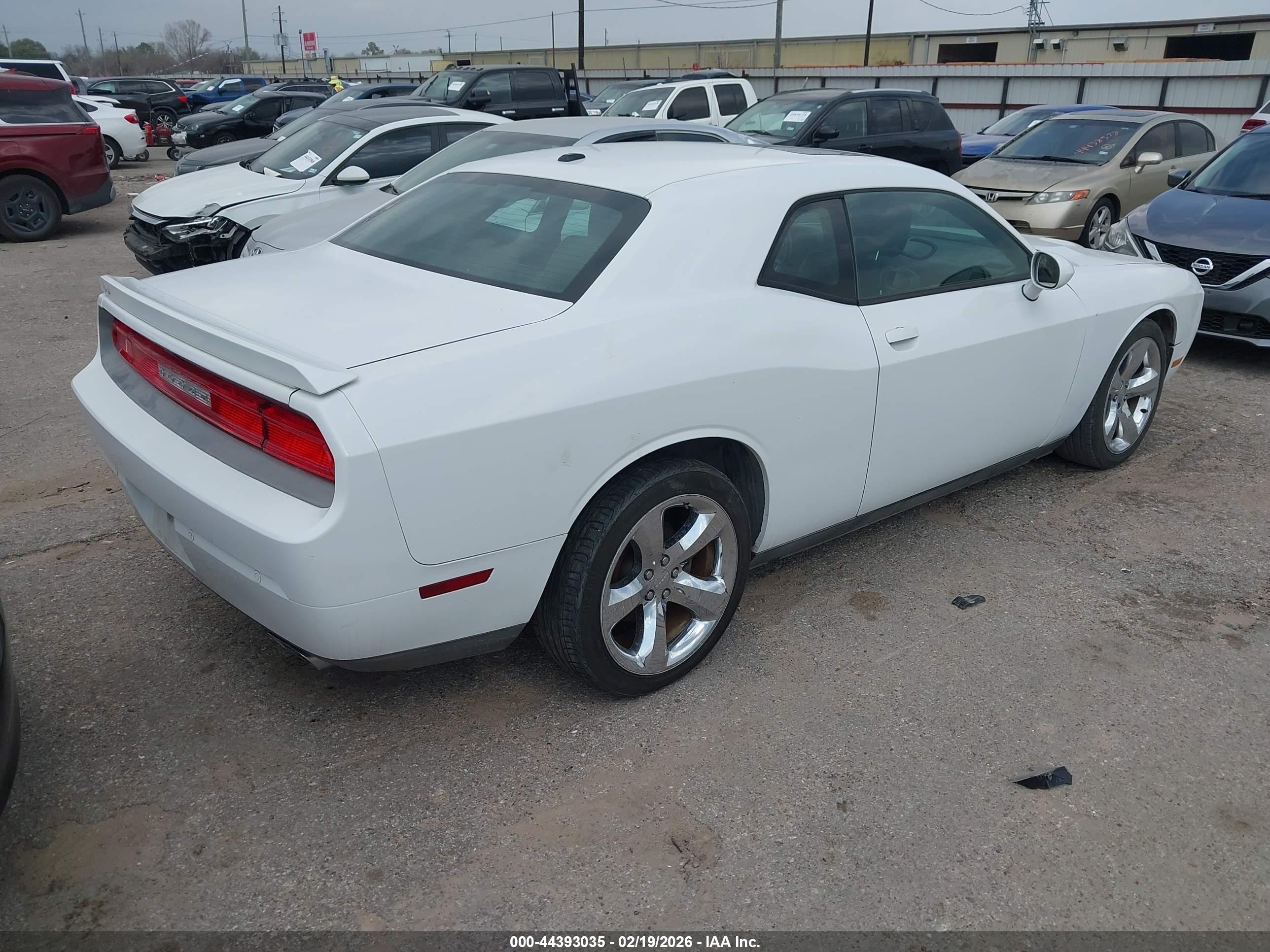 DODGE CHALLENGER image 4