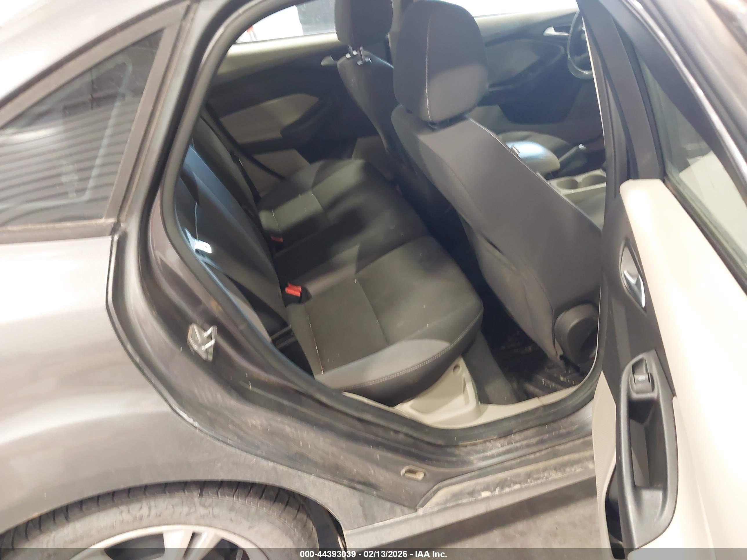 FORD FOCUS image 8