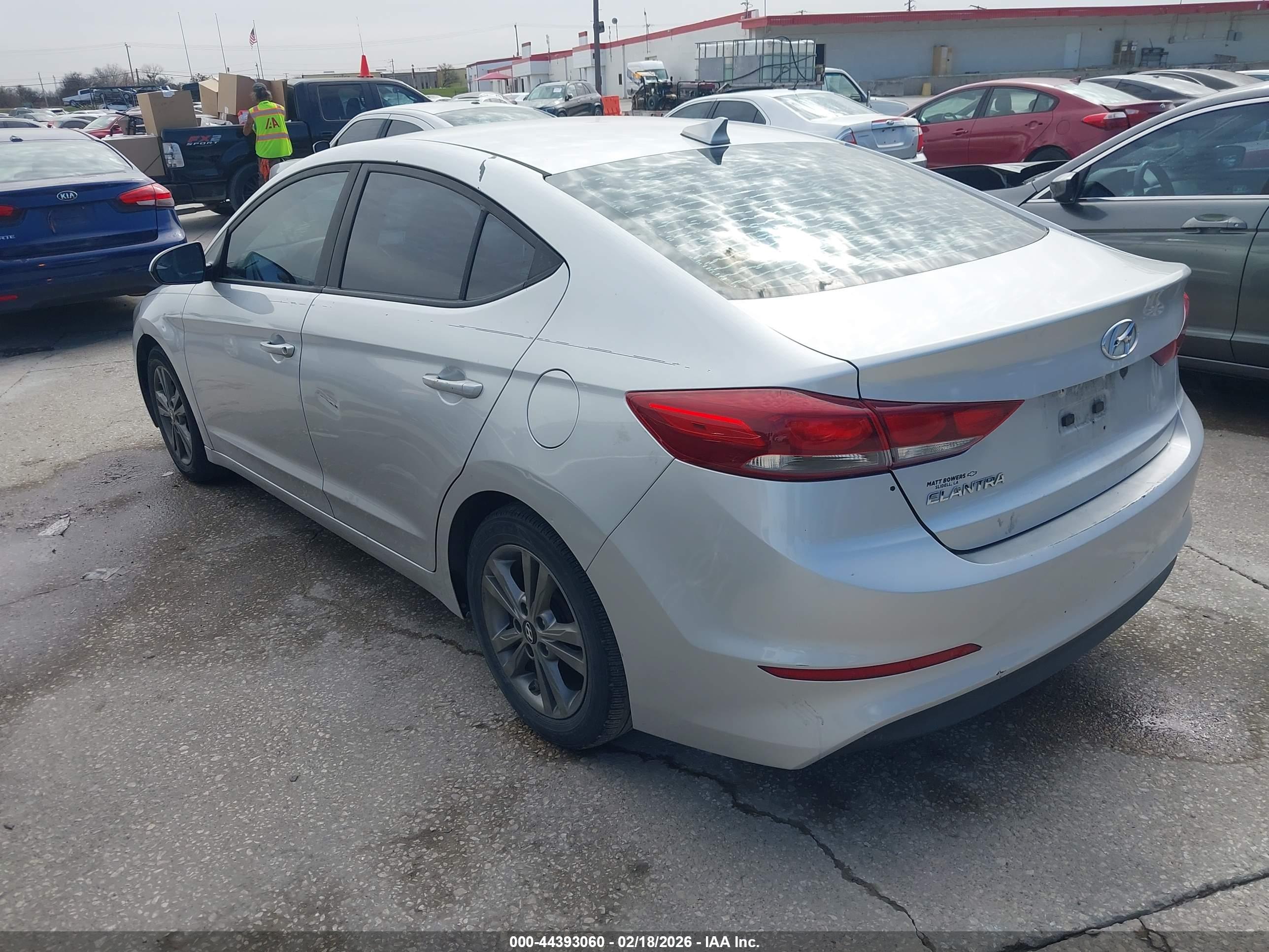 HYUNDAI ELANTRA image 3