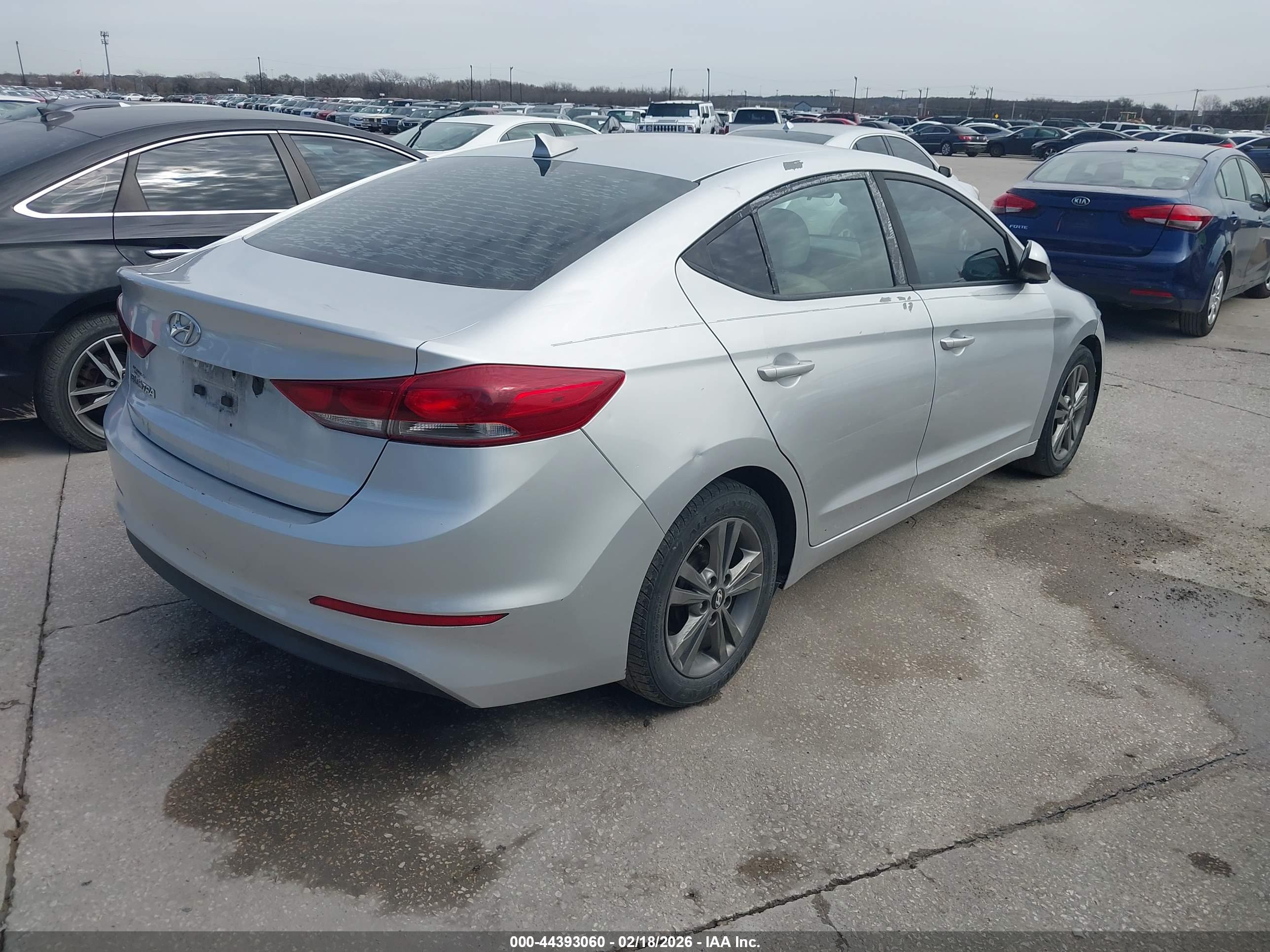 HYUNDAI ELANTRA image 4