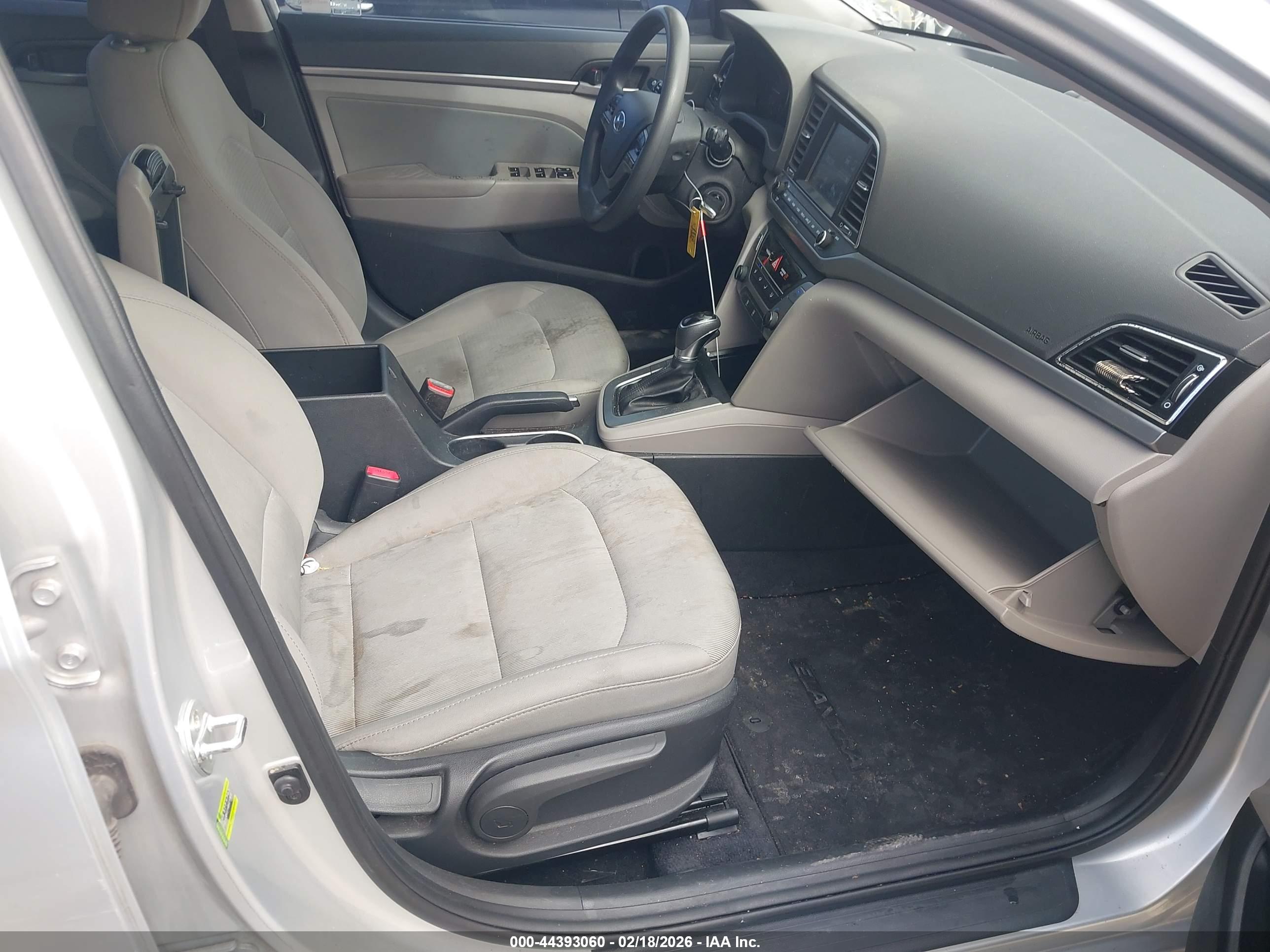 HYUNDAI ELANTRA image 5