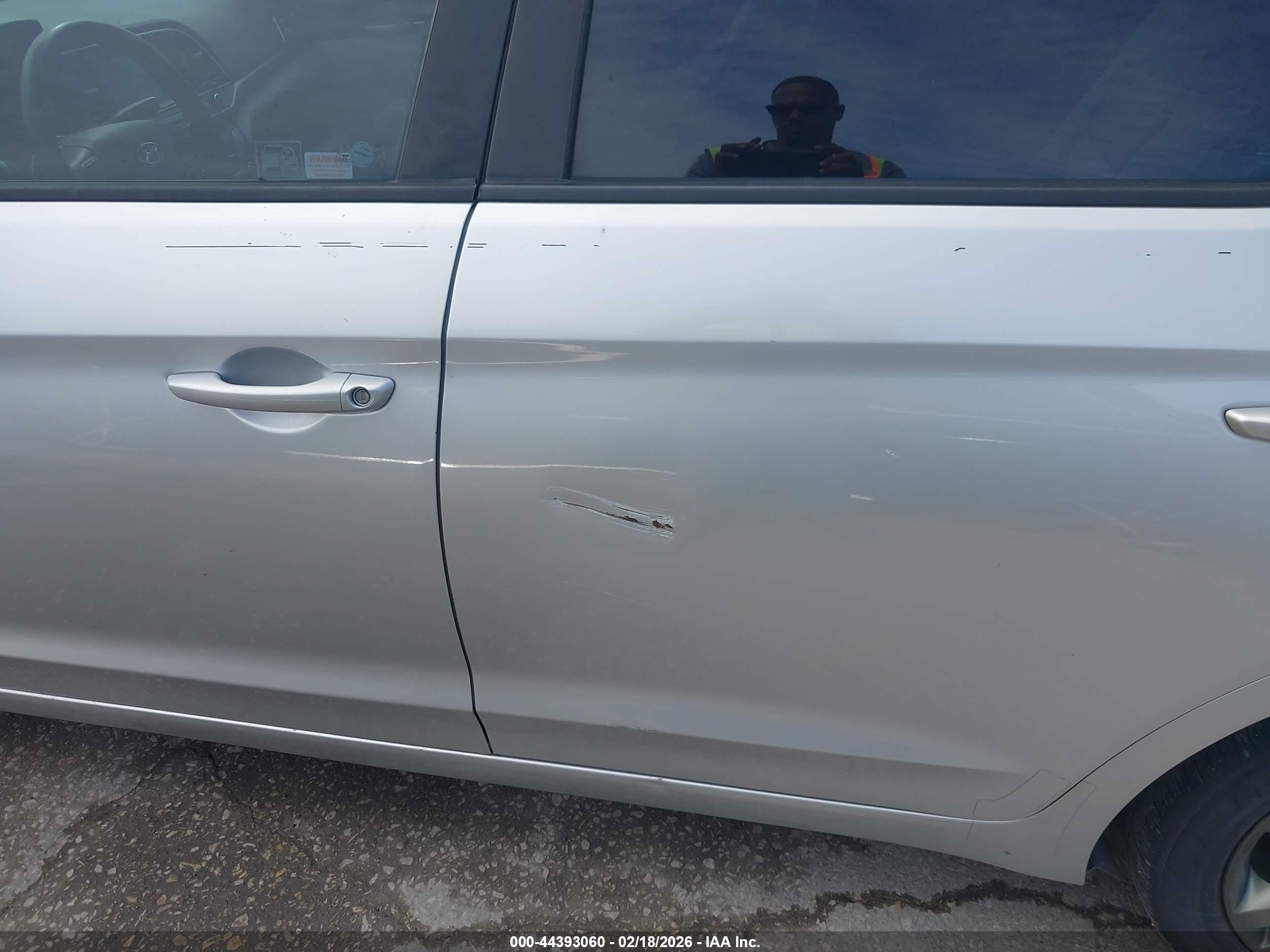 HYUNDAI ELANTRA image 6