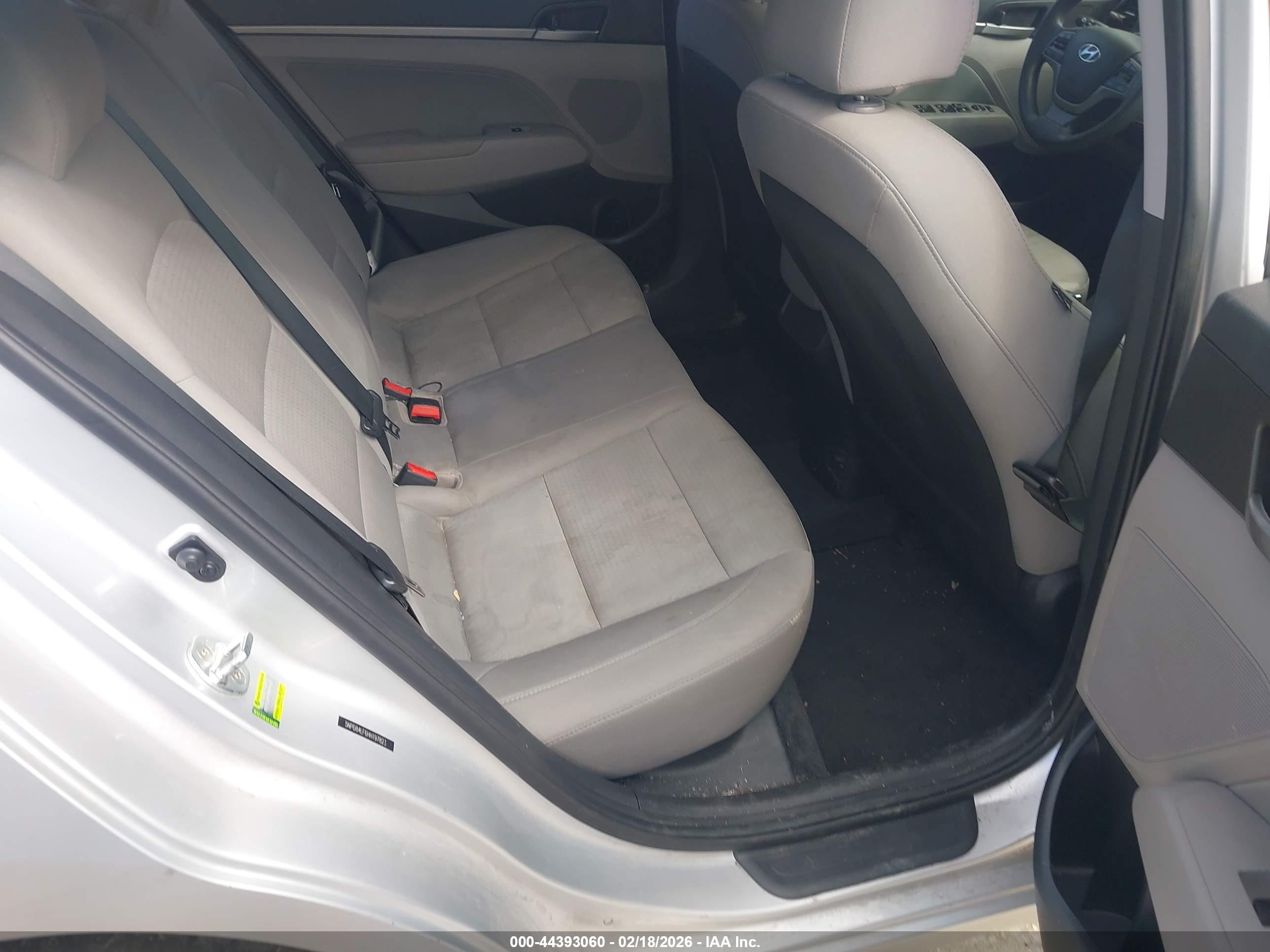 HYUNDAI ELANTRA image 8