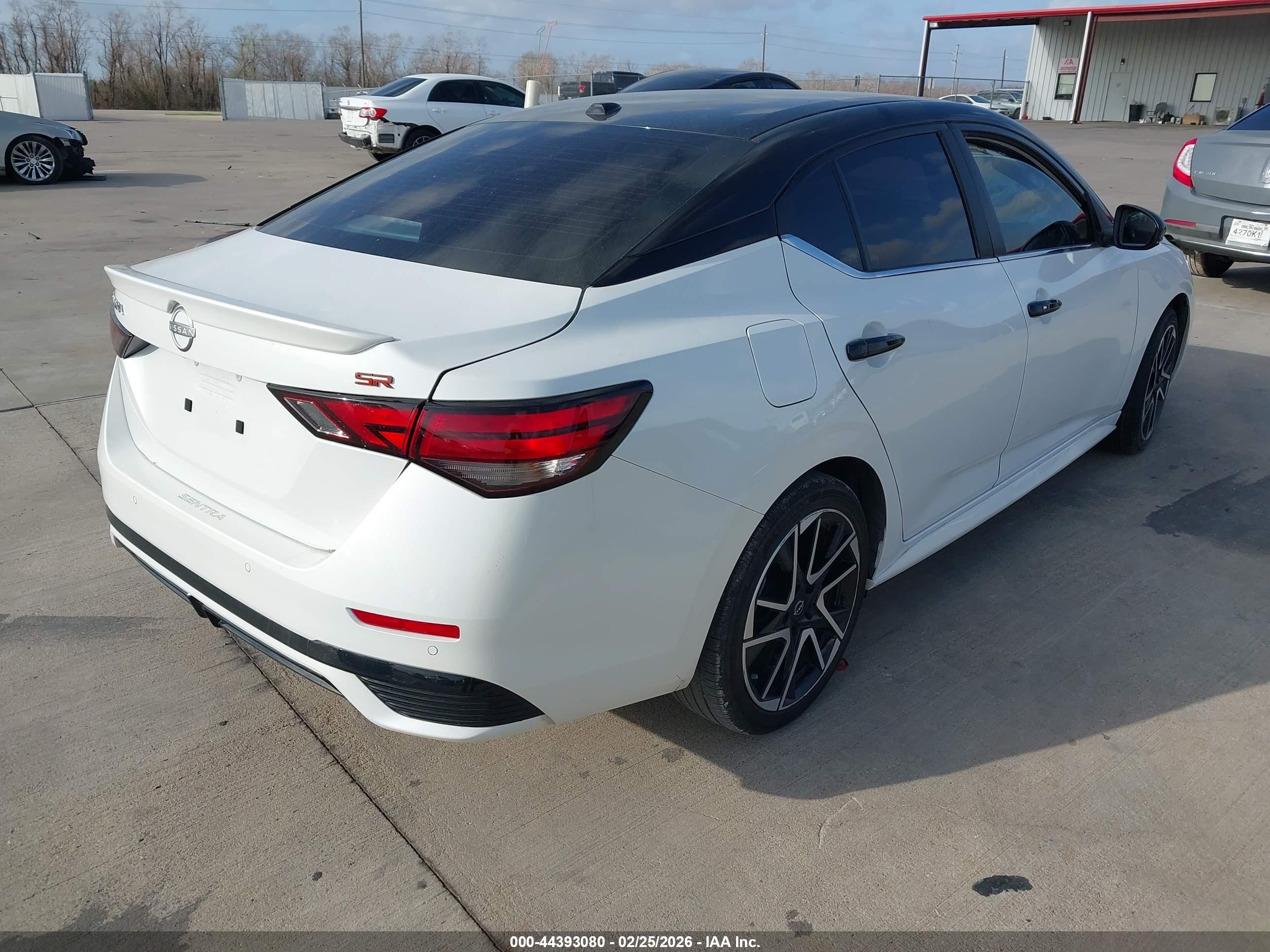 NISSAN SENTRA image 4