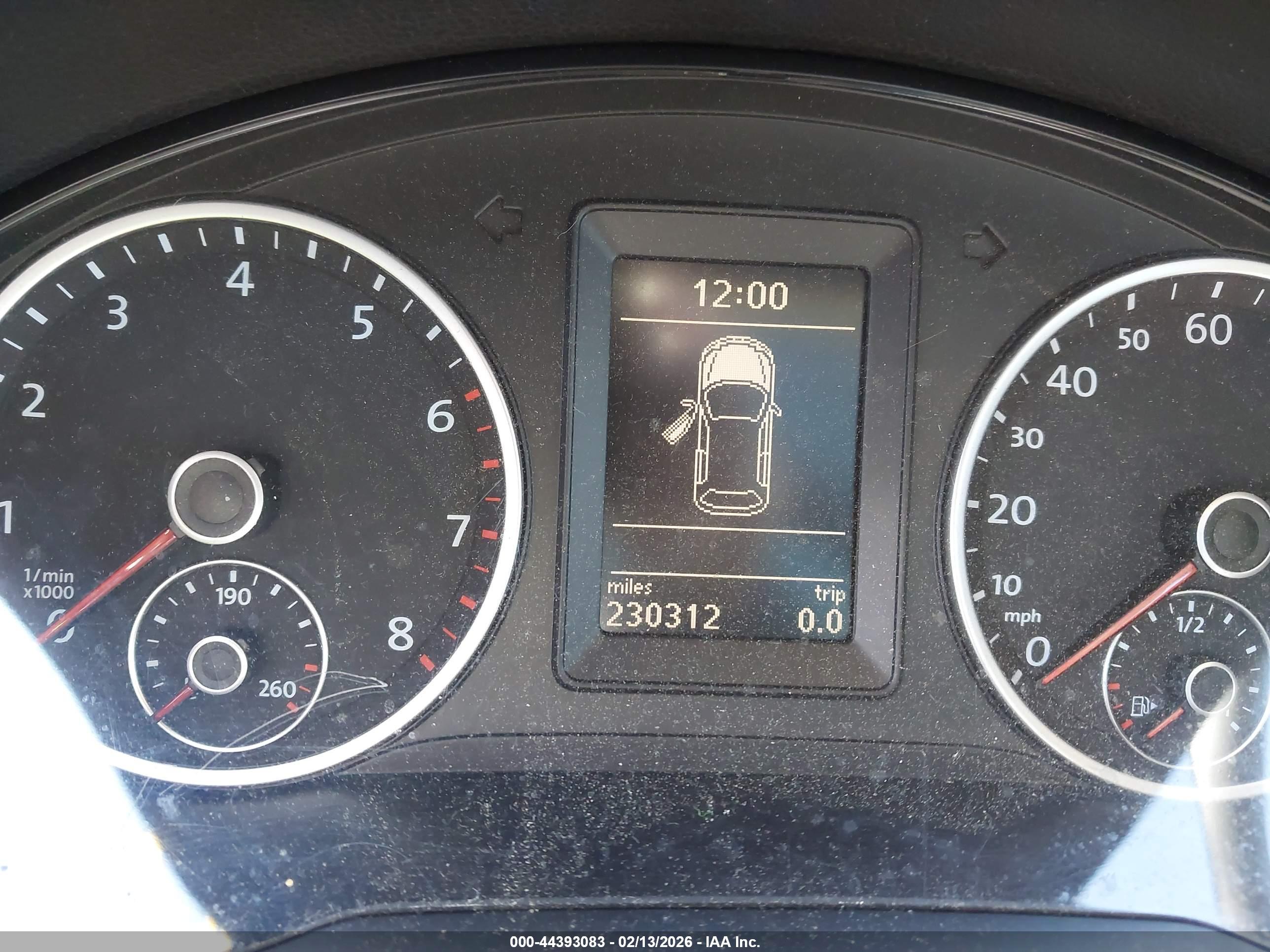 VOLKSWAGEN TIGUAN image 7