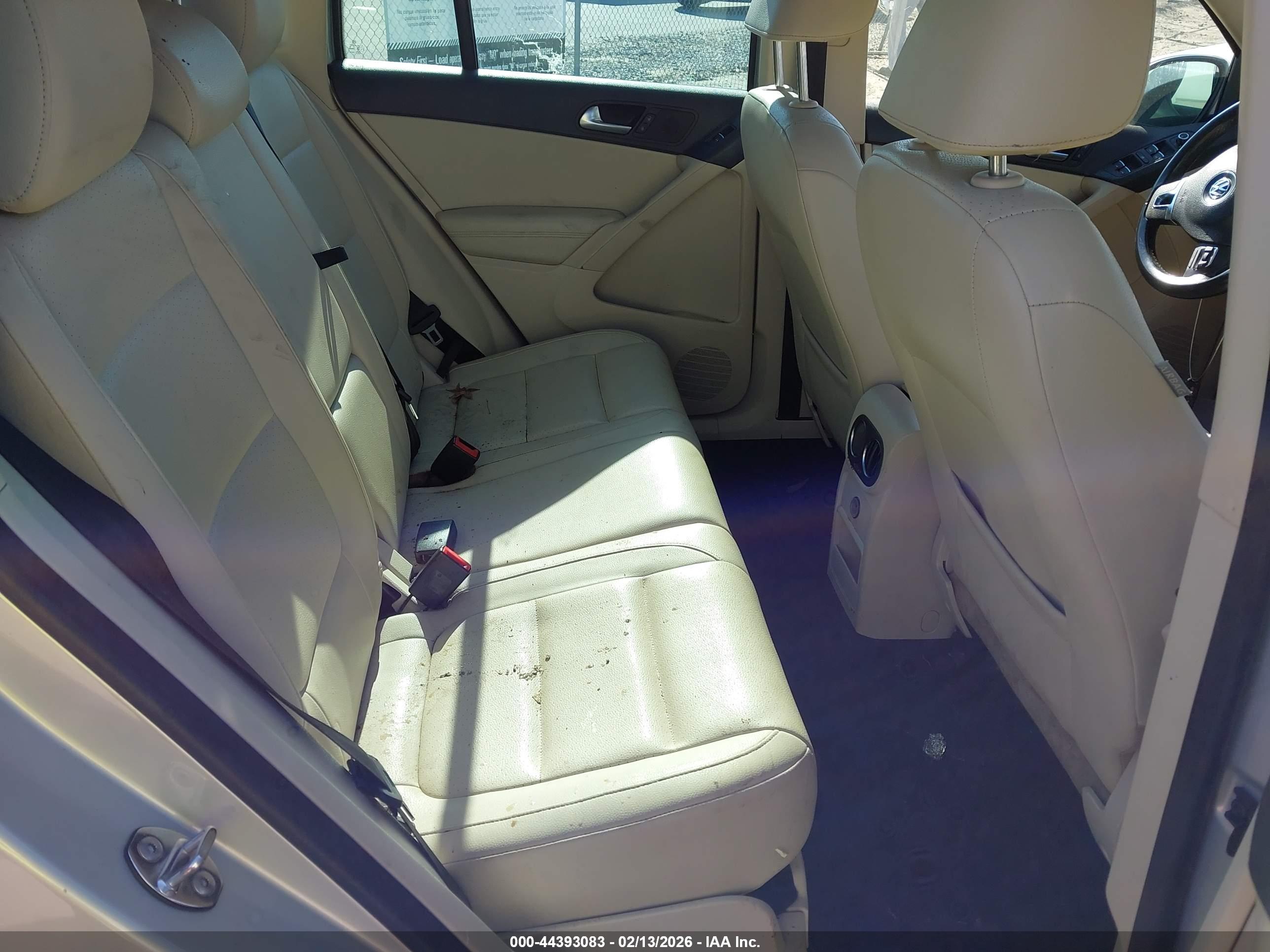 VOLKSWAGEN TIGUAN image 8