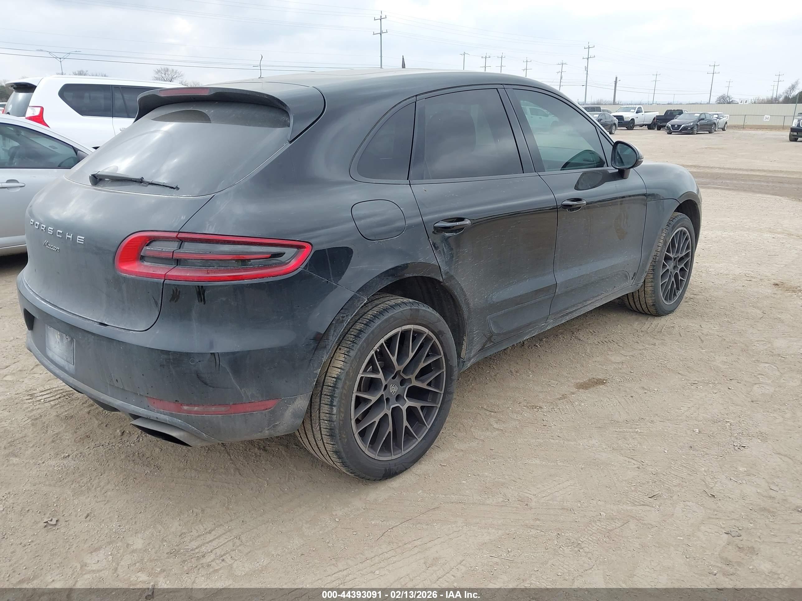 PORSCHE MACAN image 4
