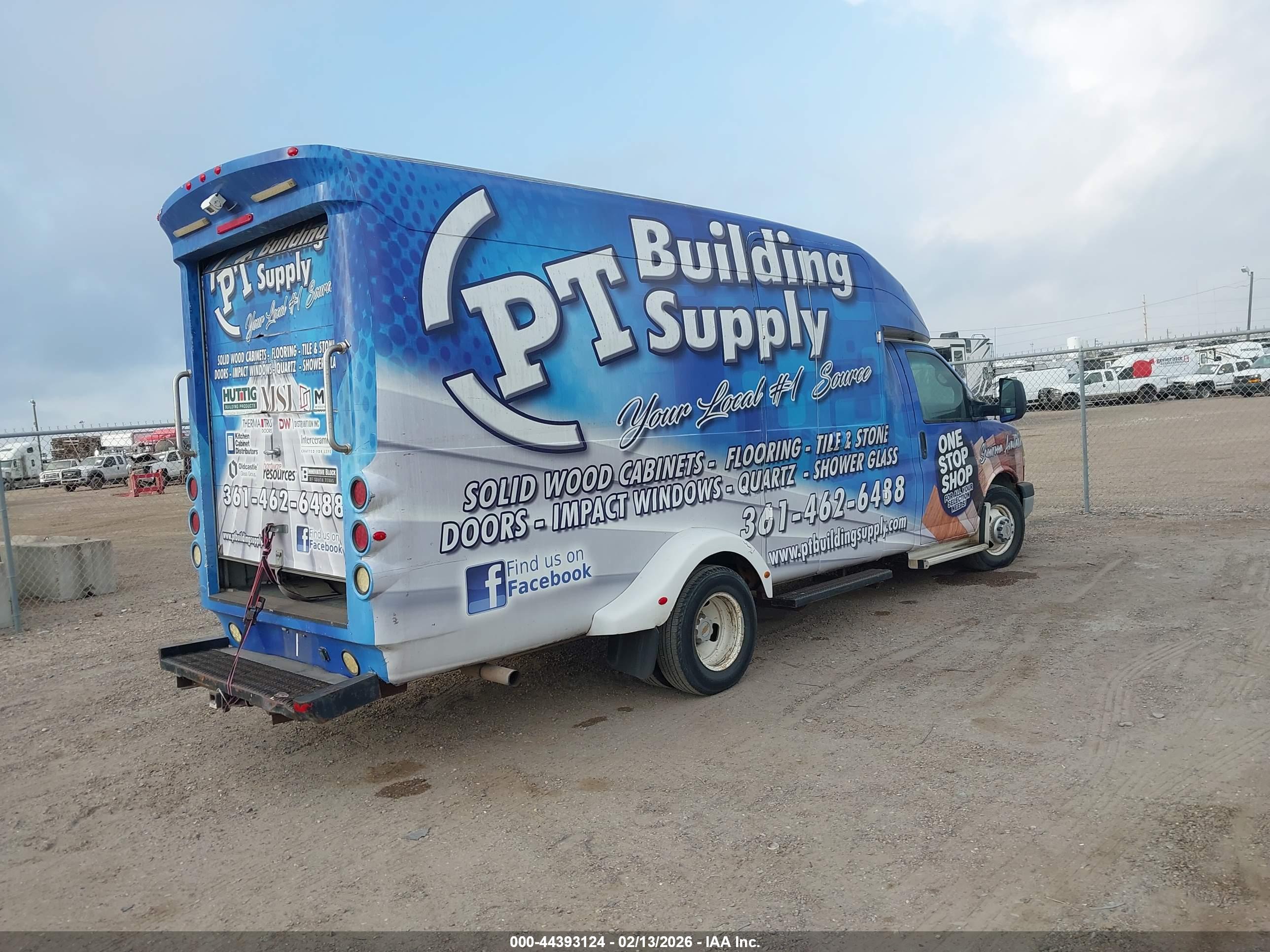 CHEVROLET EXPRESS image 4