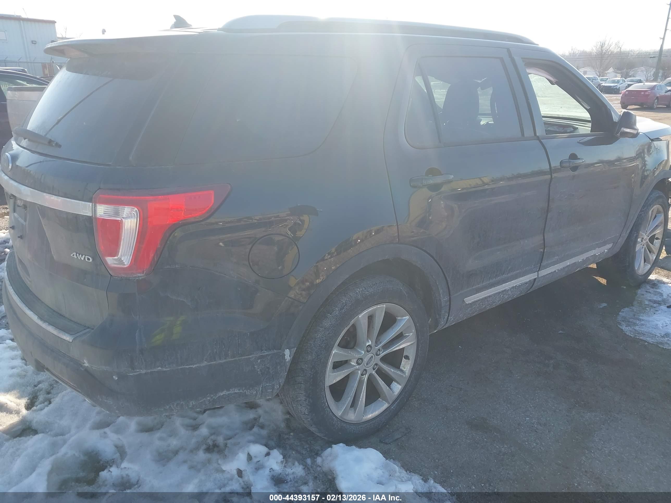 FORD EXPLORER image 4
