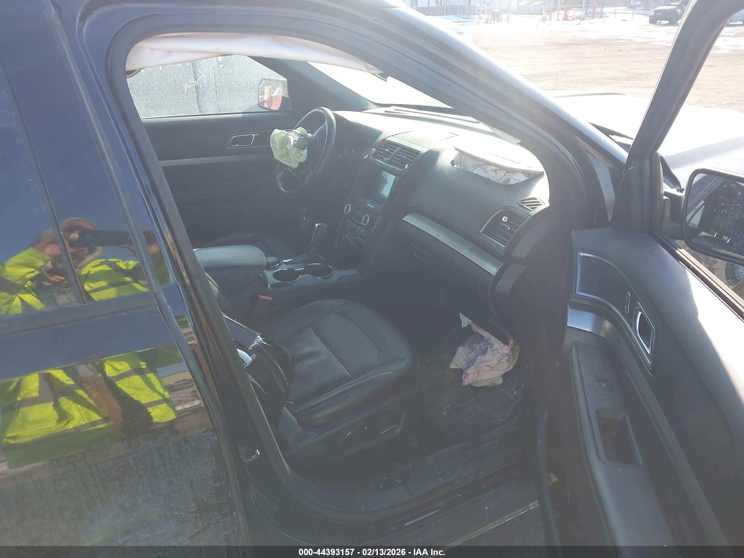 FORD EXPLORER image 5