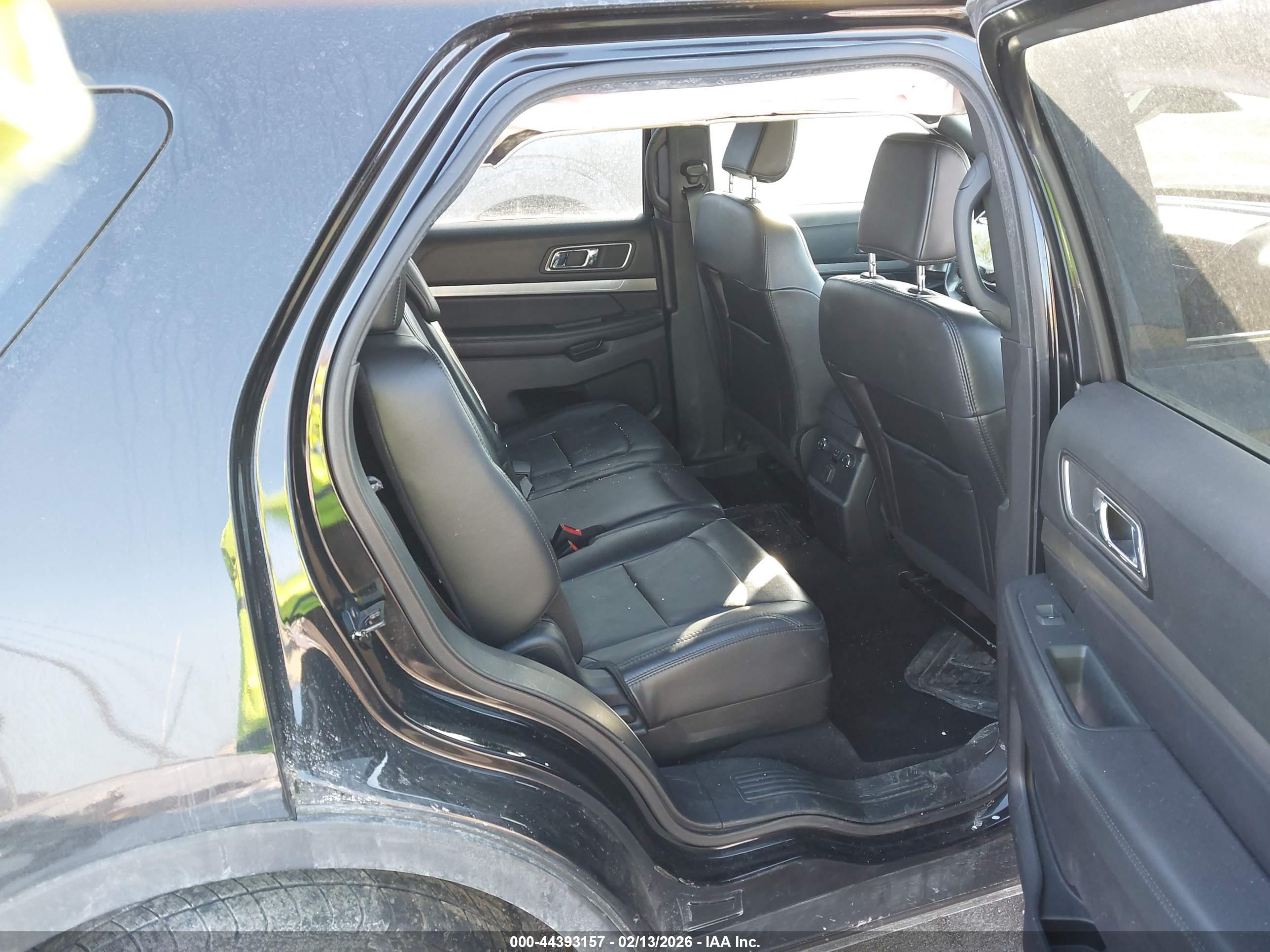 FORD EXPLORER image 8