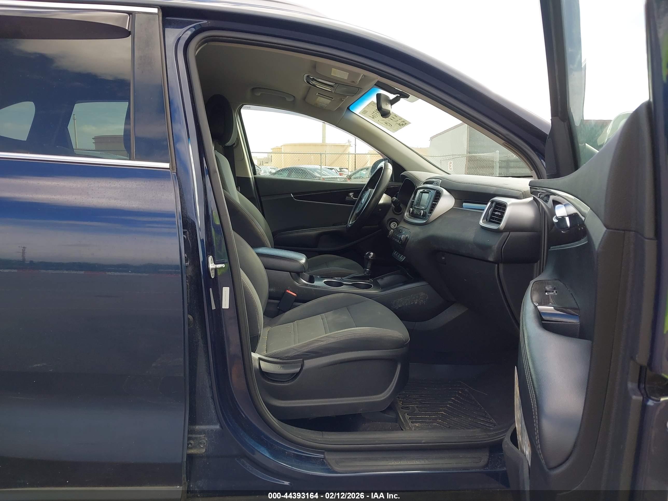 KIA SORENTO image 5