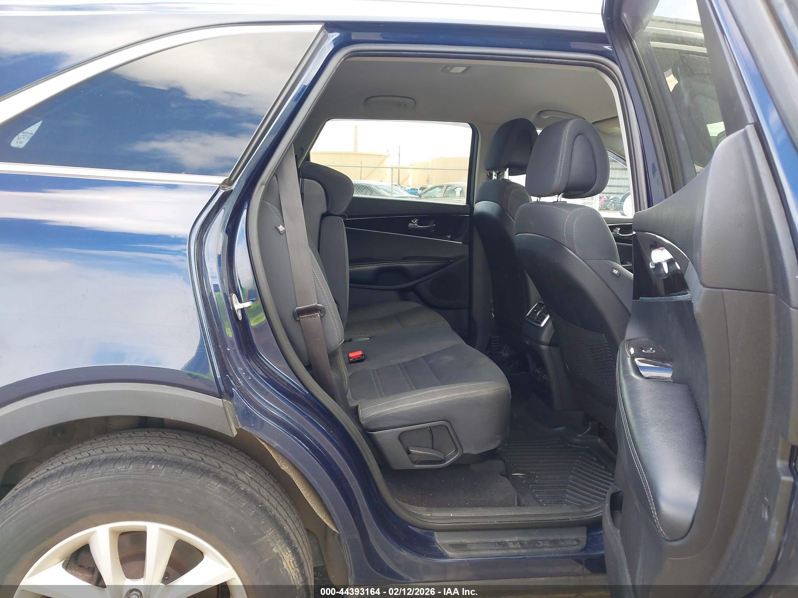 KIA SORENTO image 8
