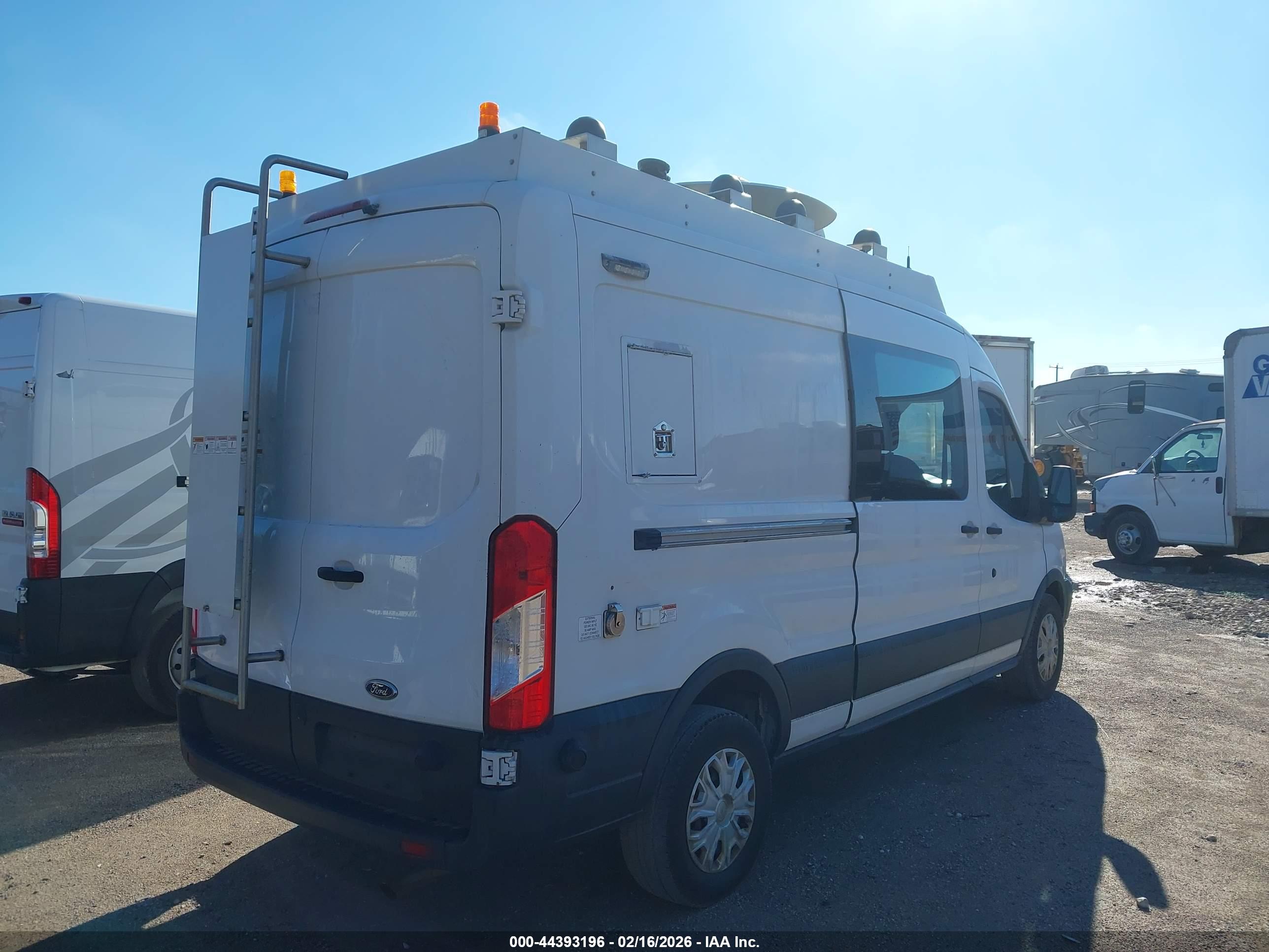 FORD TRANSIT-350 image 4