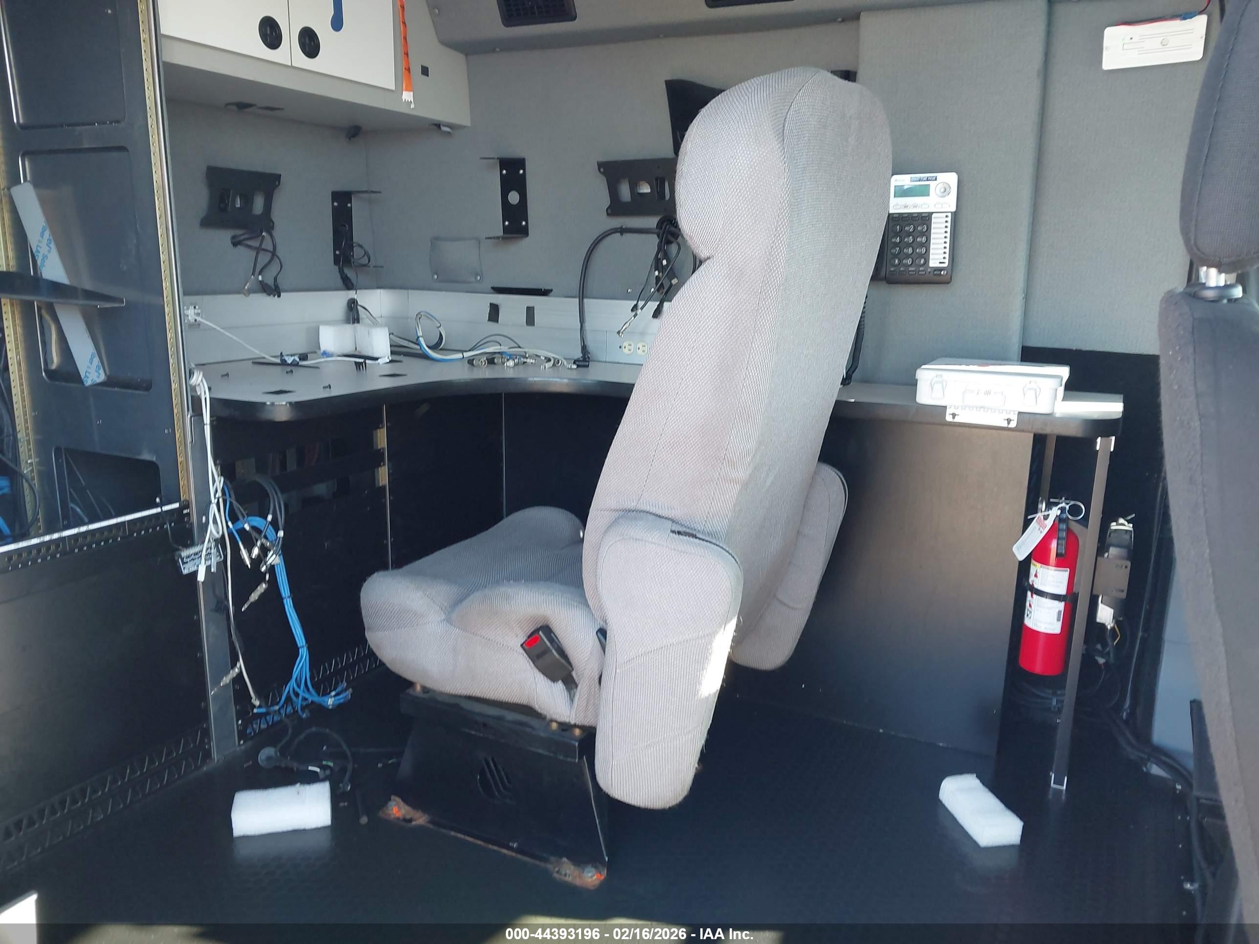 FORD TRANSIT-350 image 8