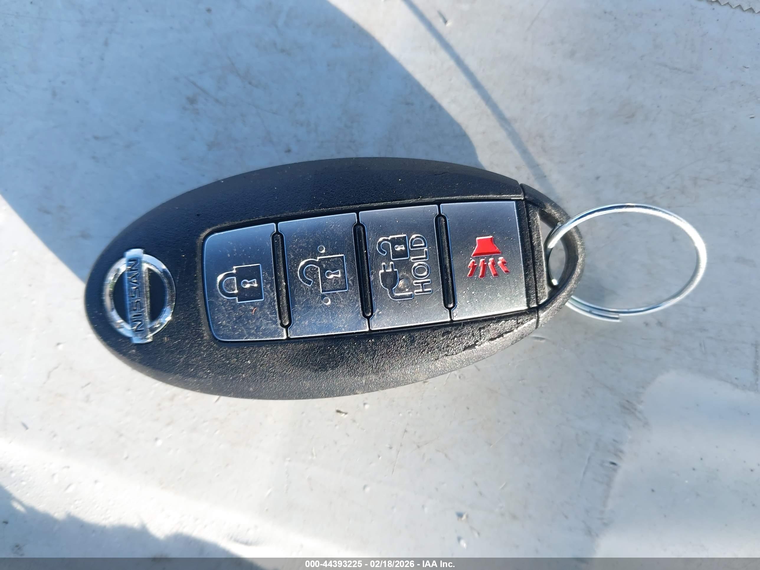 NISSAN LEAF image 11