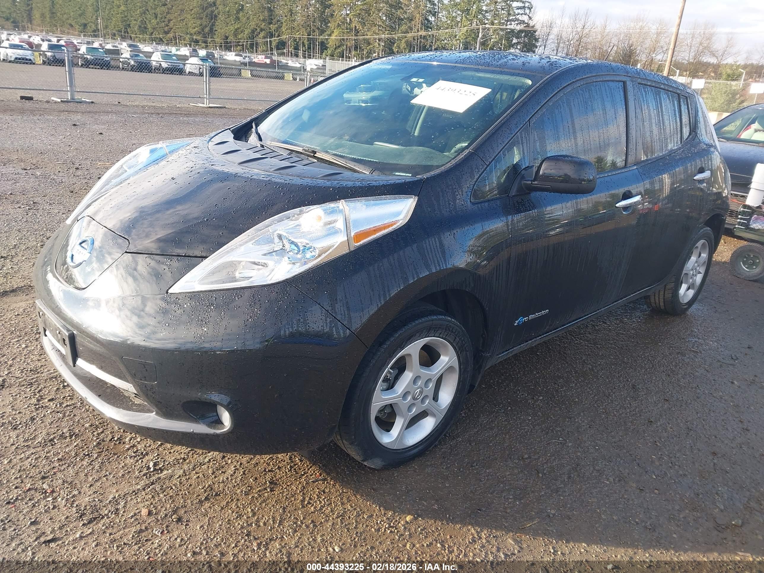 NISSAN LEAF image 2