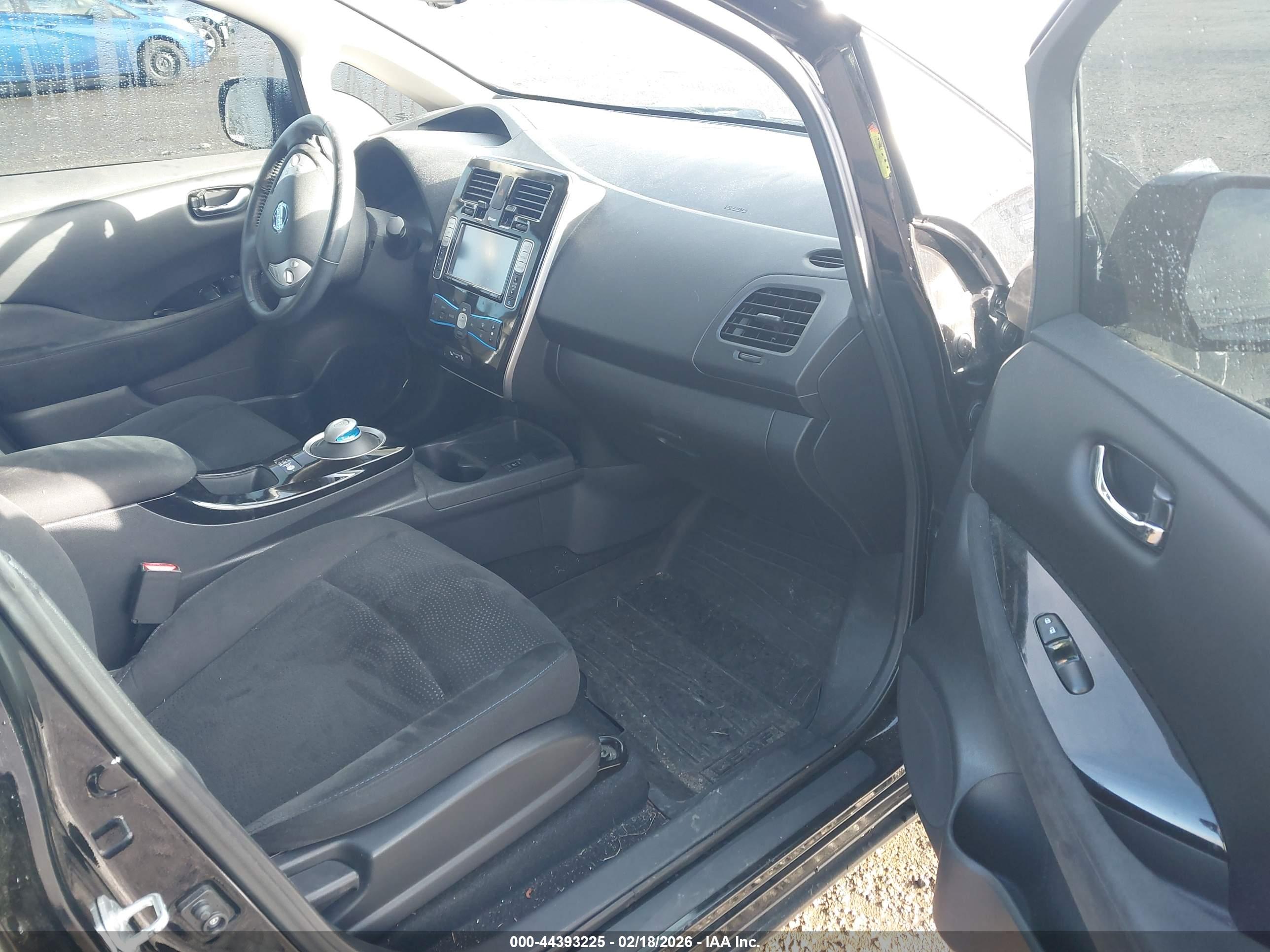 NISSAN LEAF image 5
