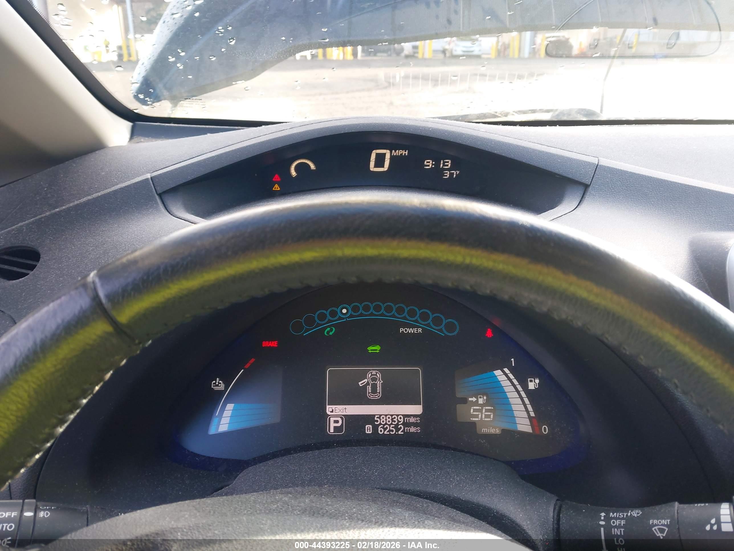 NISSAN LEAF image 7