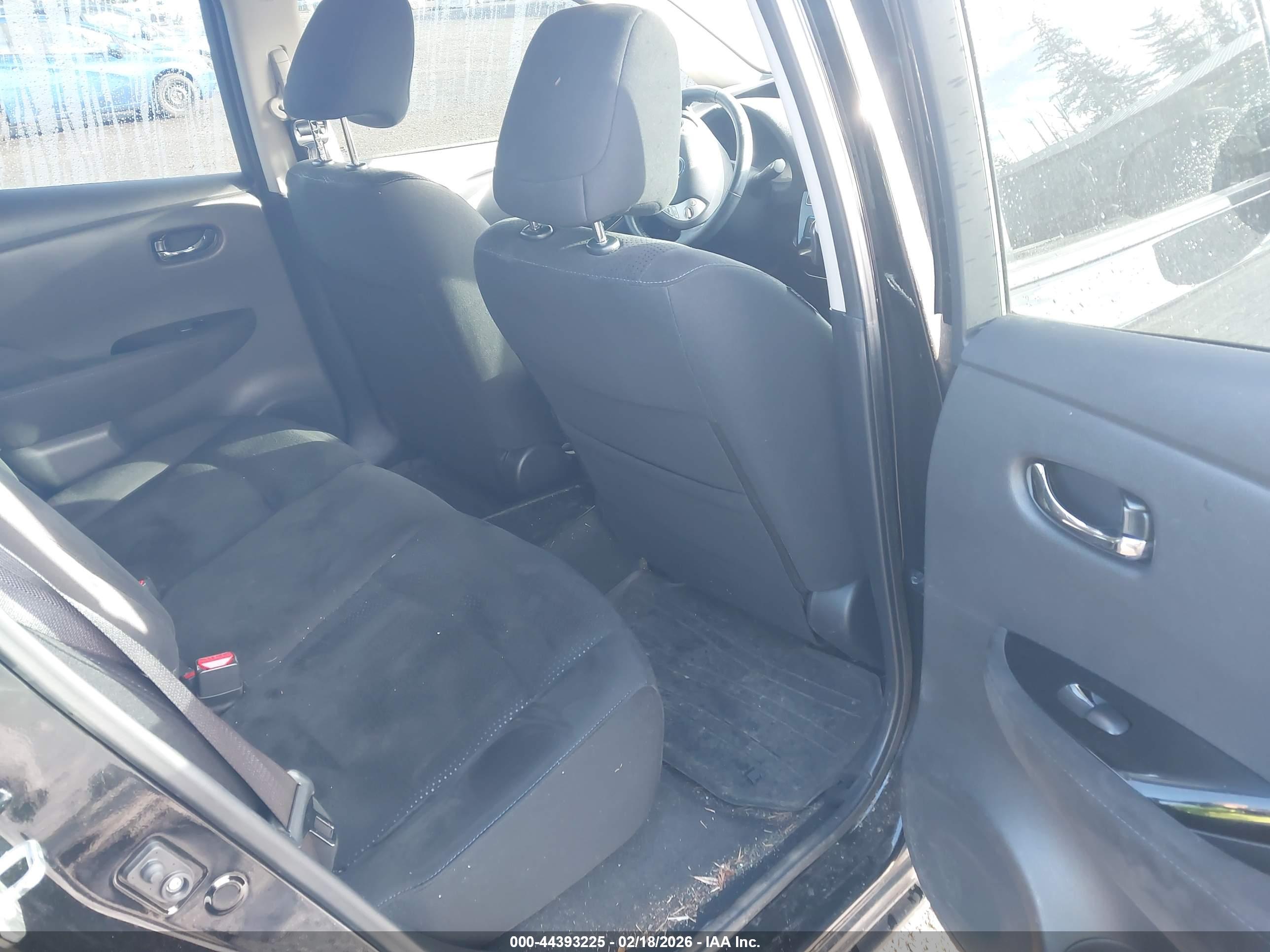 NISSAN LEAF image 8