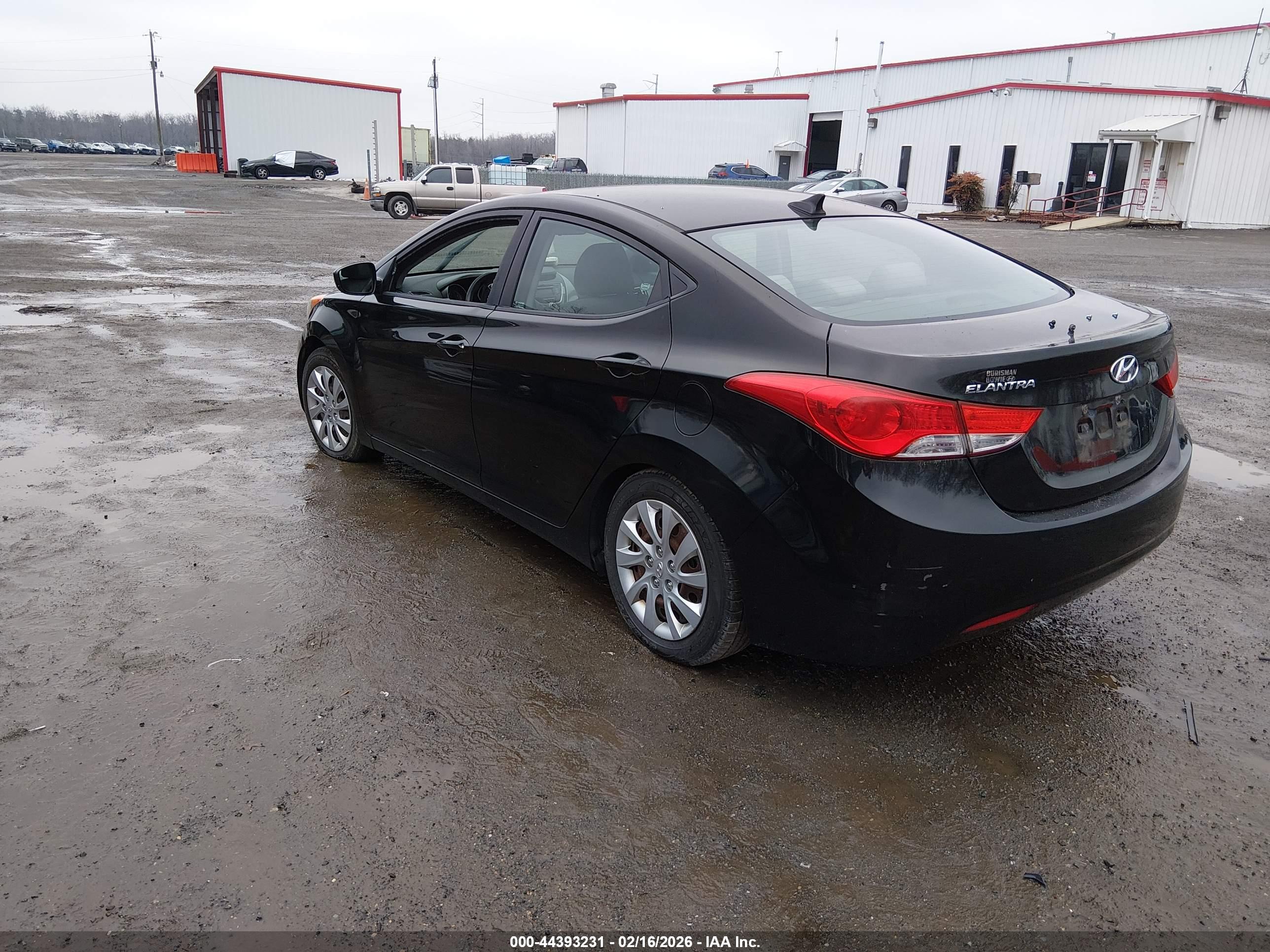 HYUNDAI ELANTRA image 3