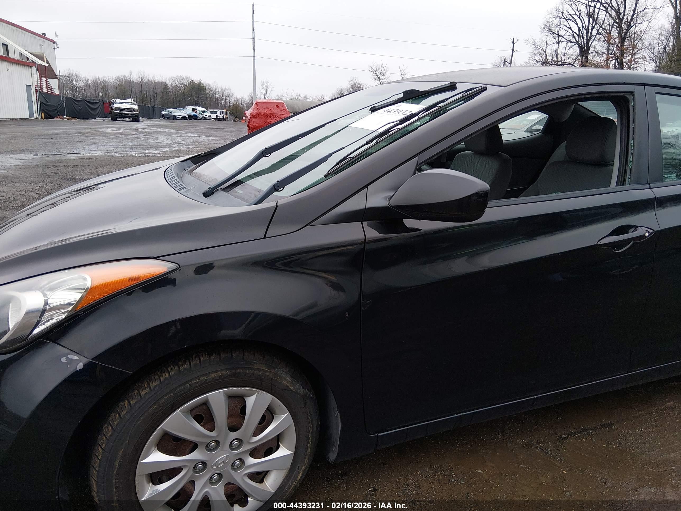 HYUNDAI ELANTRA image 6