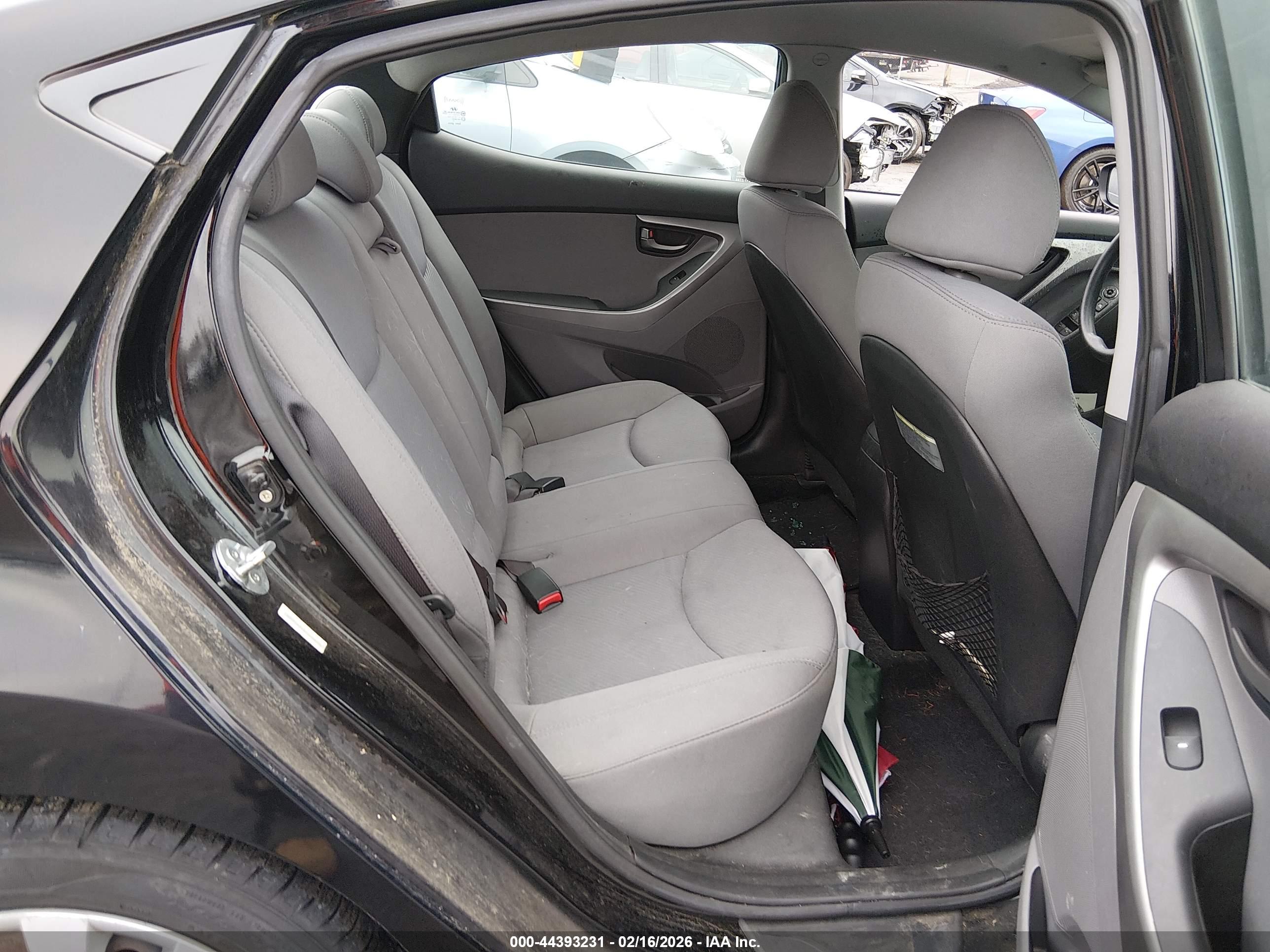 HYUNDAI ELANTRA image 8