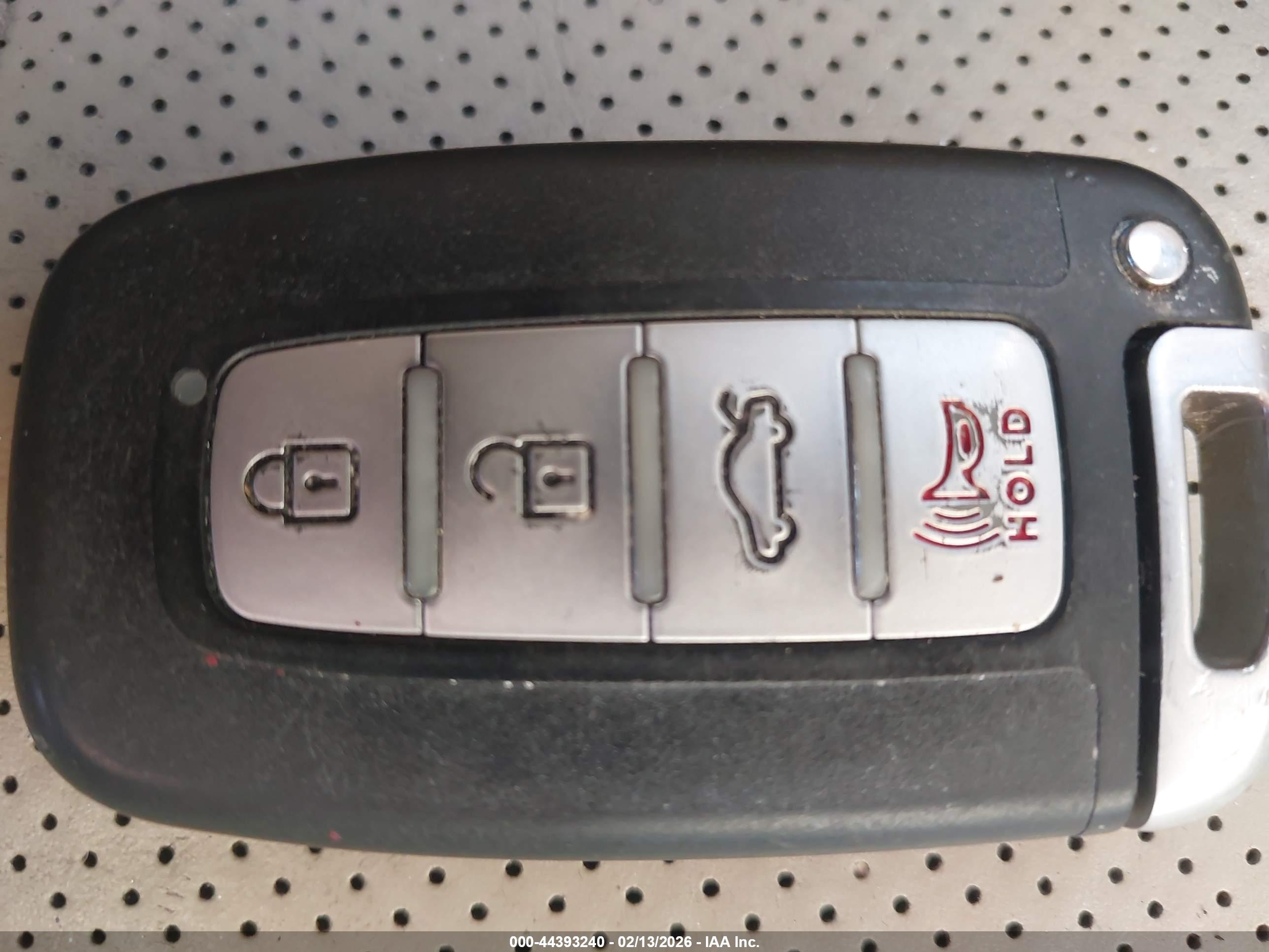 HYUNDAI GENESIS image 11