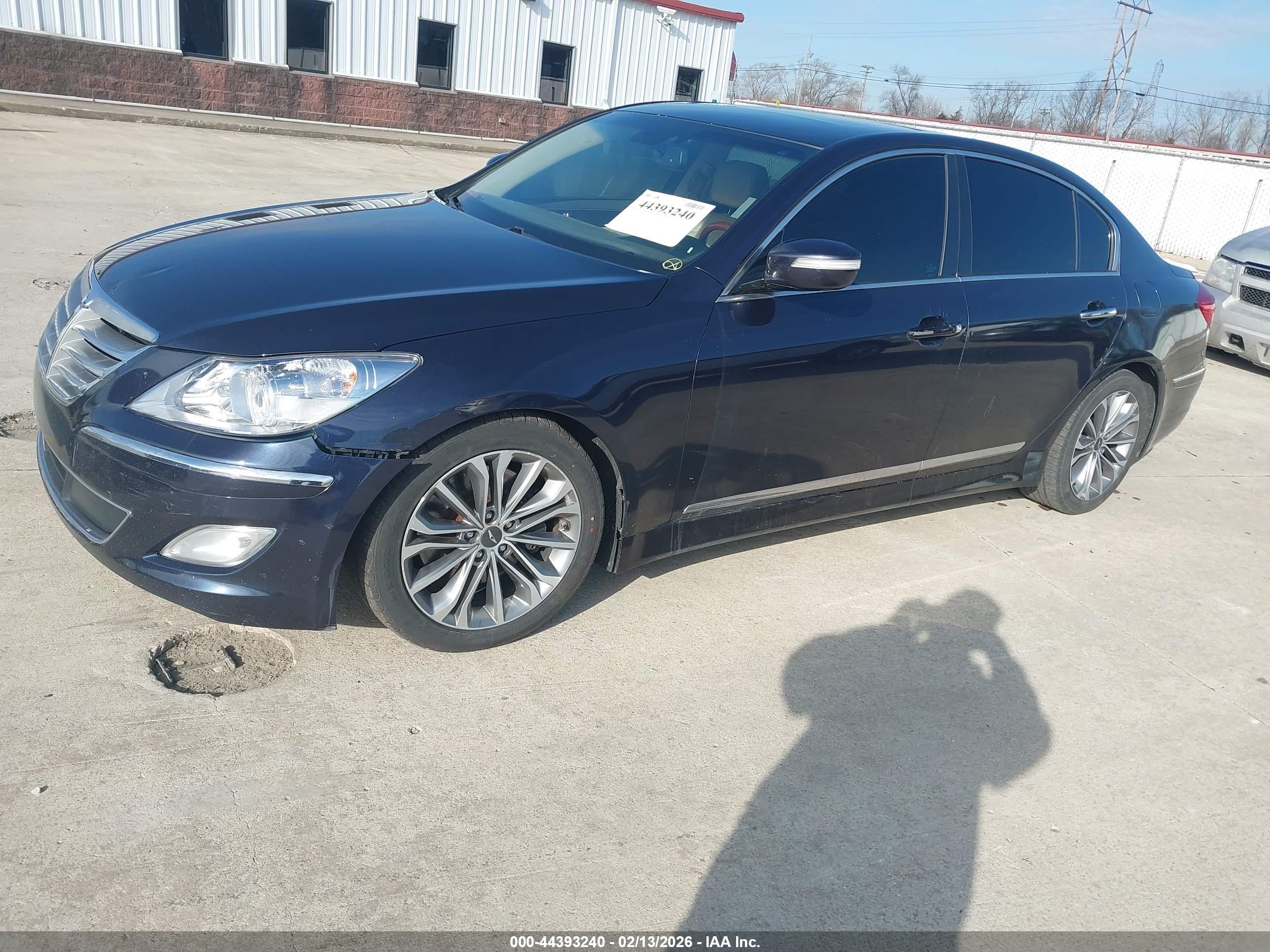 HYUNDAI GENESIS image 2