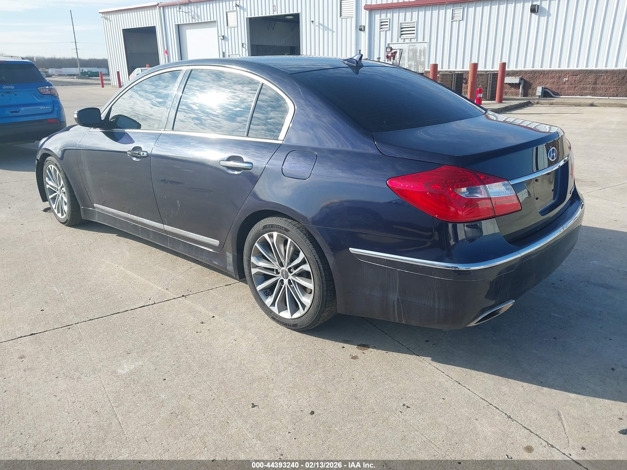 HYUNDAI GENESIS image 3