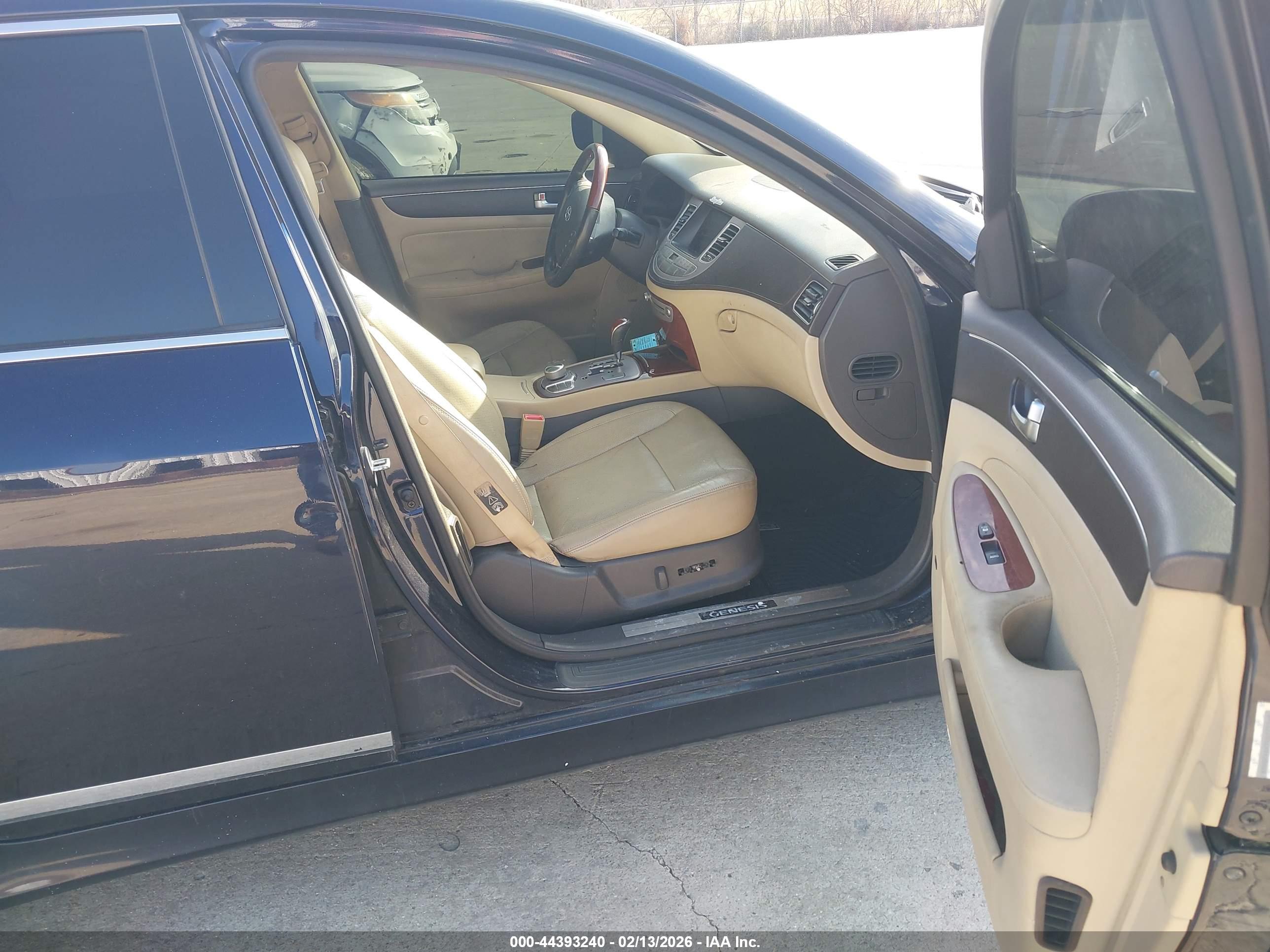 HYUNDAI GENESIS image 5