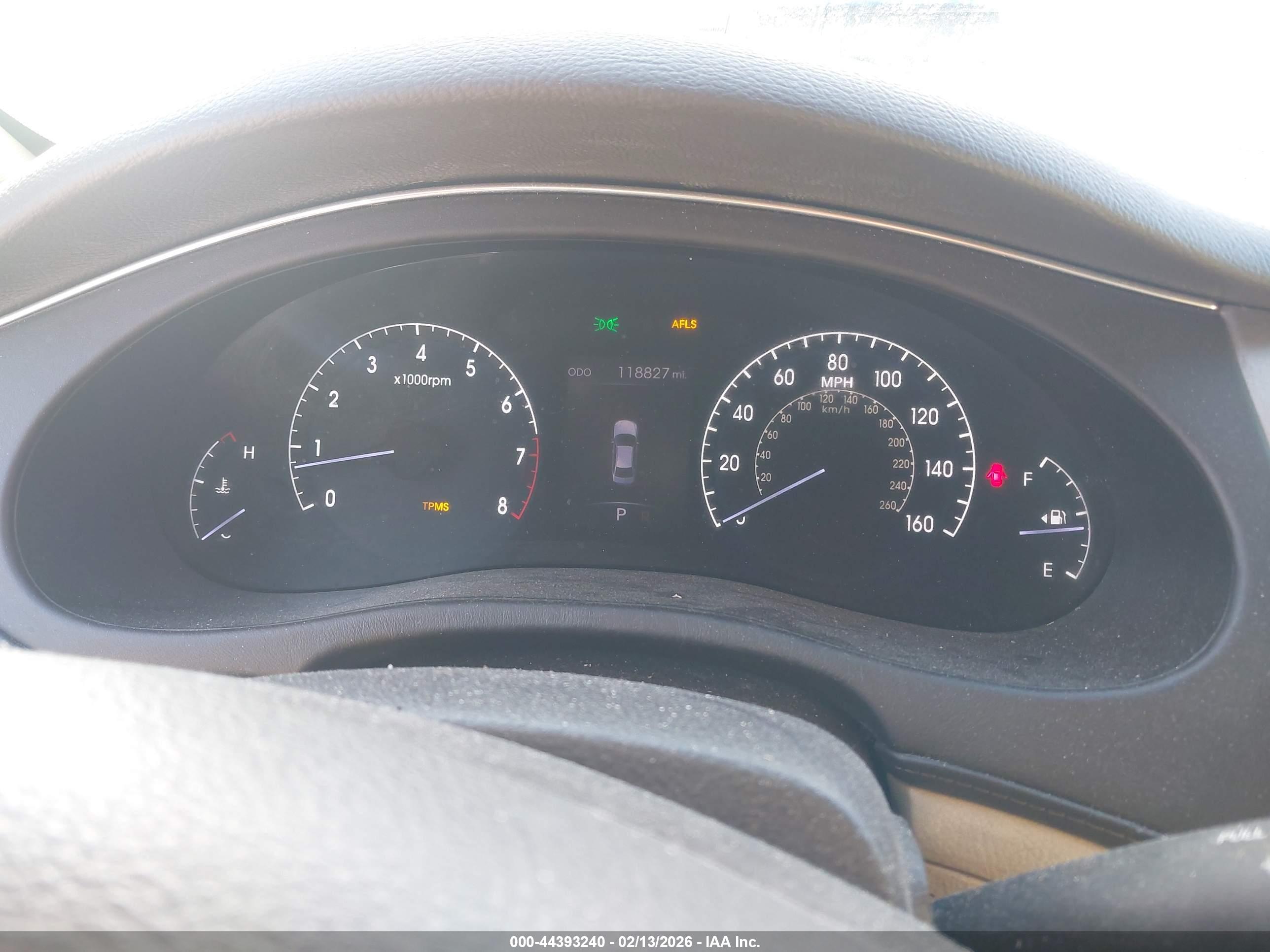 HYUNDAI GENESIS image 7