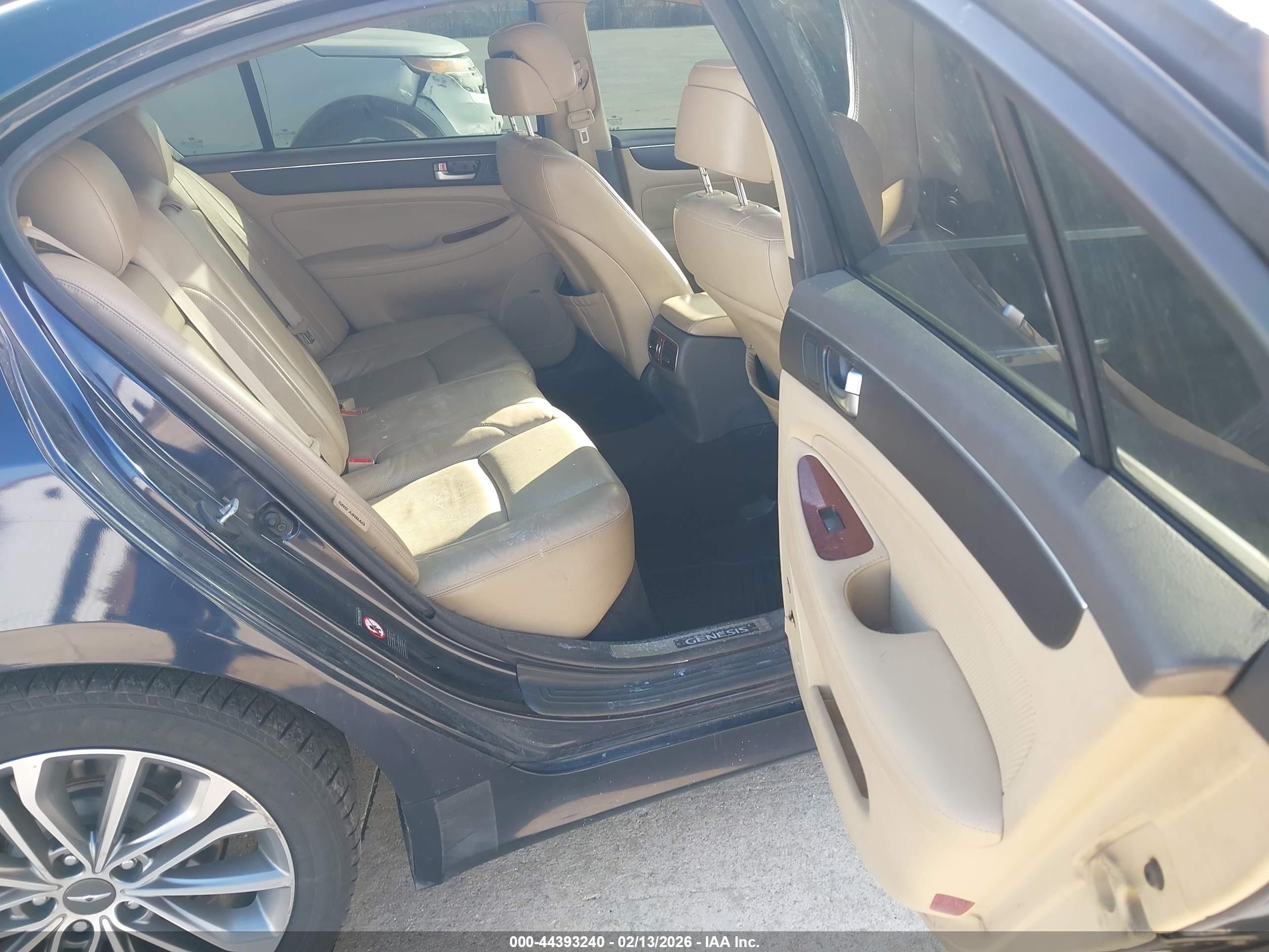 HYUNDAI GENESIS image 8