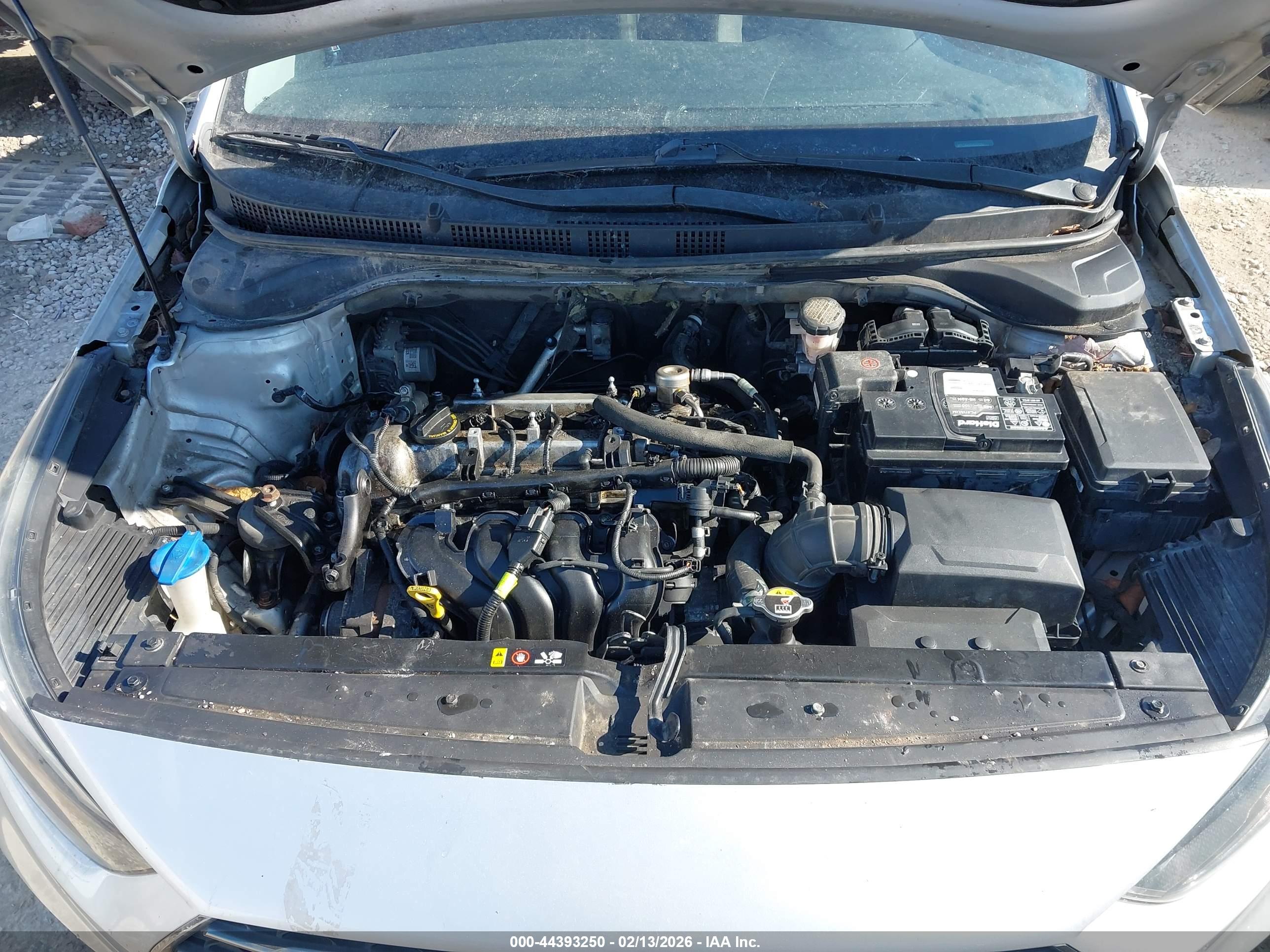 HYUNDAI ACCENT image 10