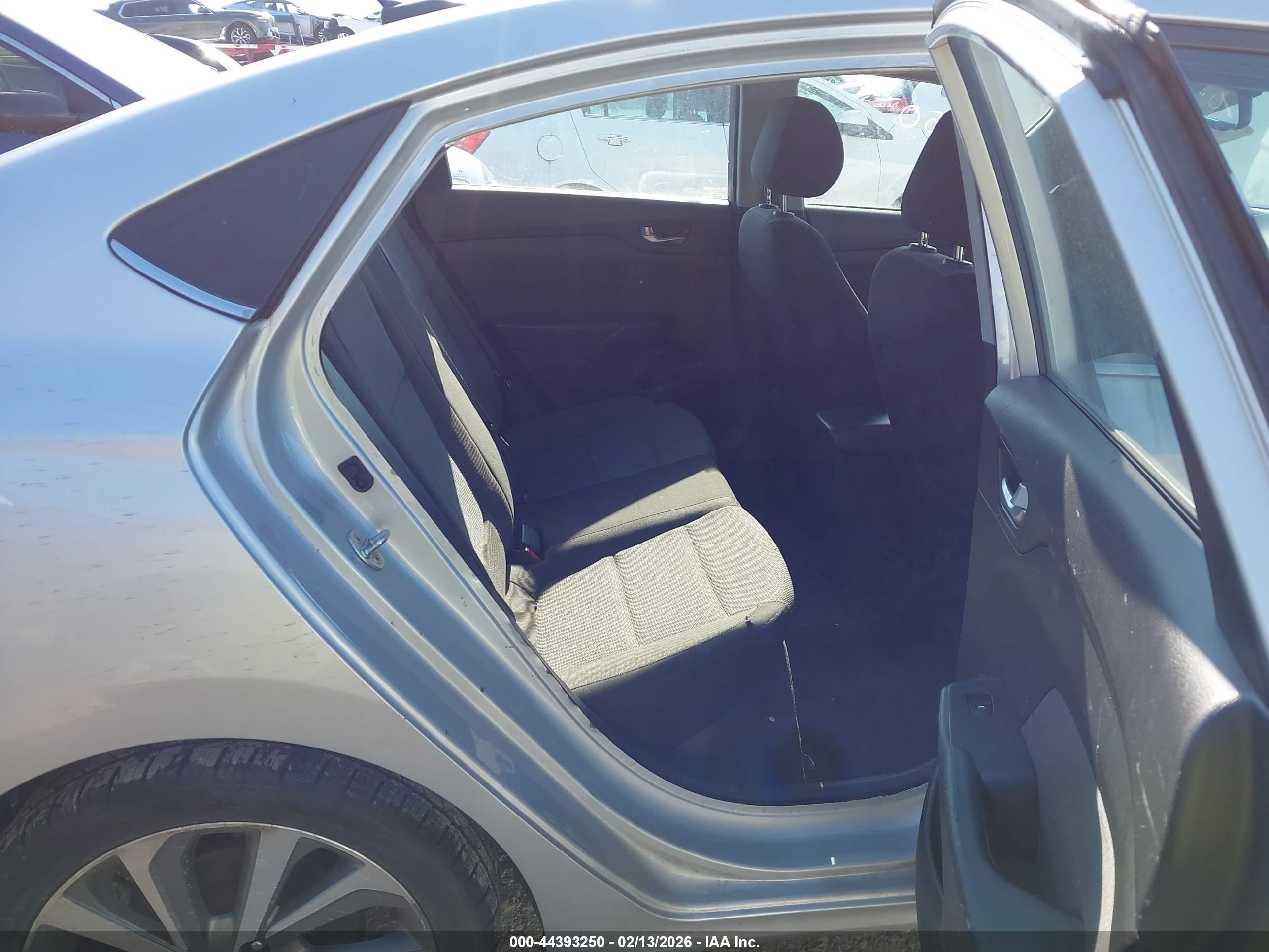HYUNDAI ACCENT image 8