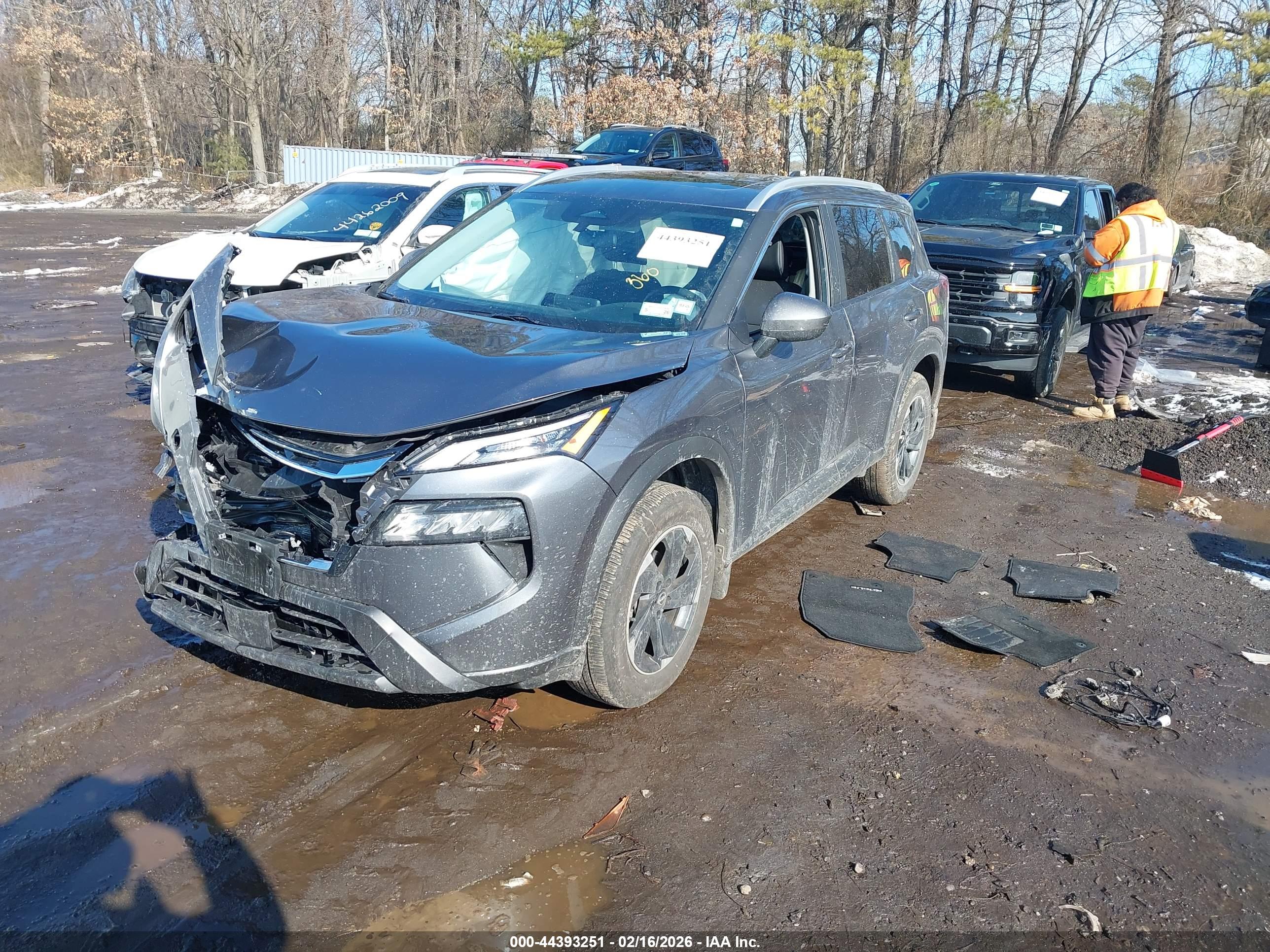 NISSAN ROGUE image 2