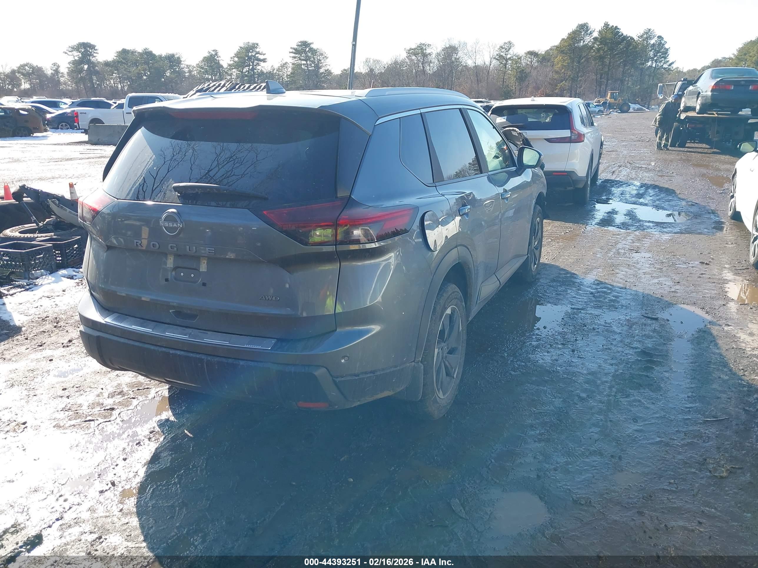 NISSAN ROGUE image 4