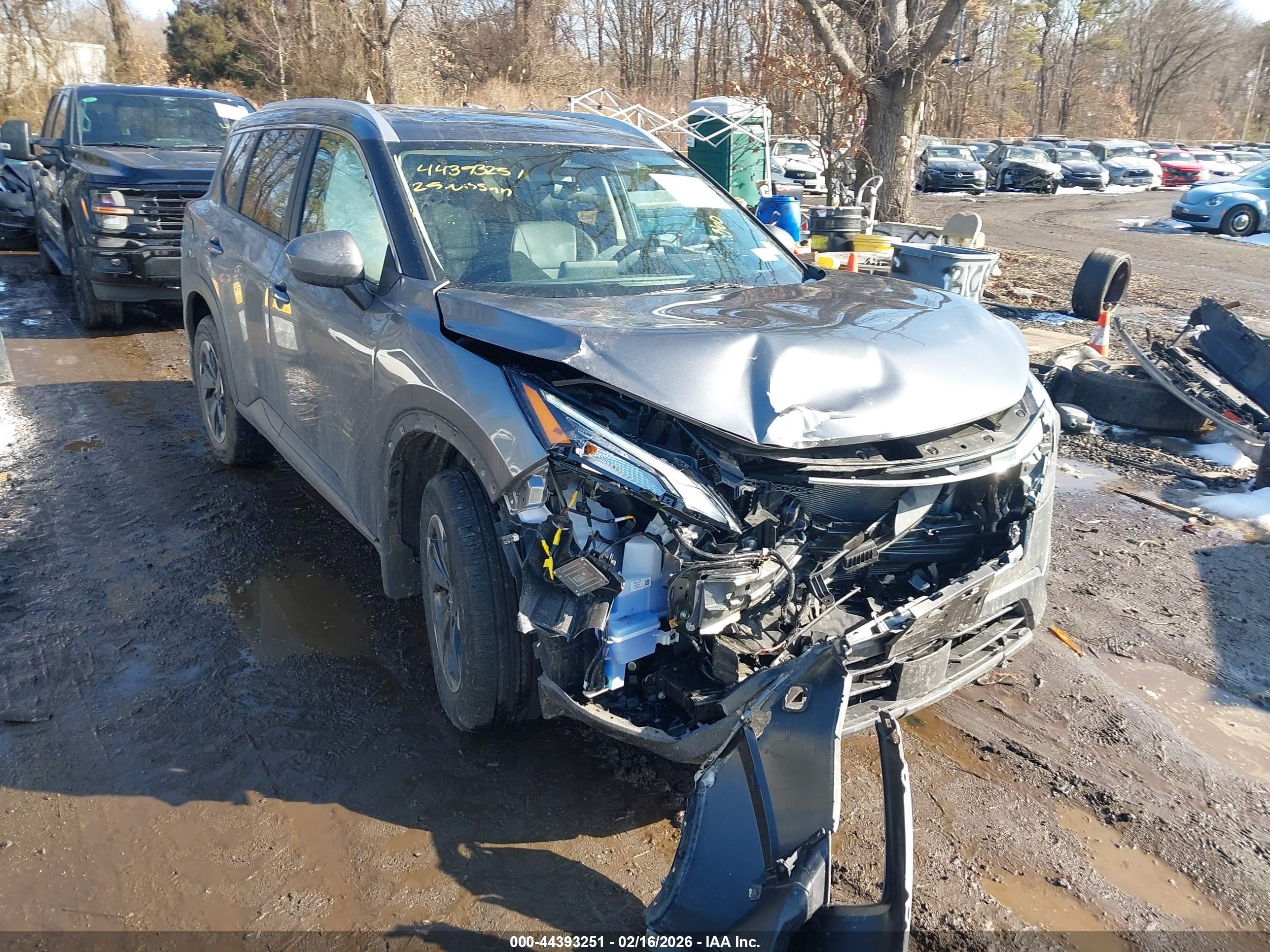 NISSAN ROGUE image 6