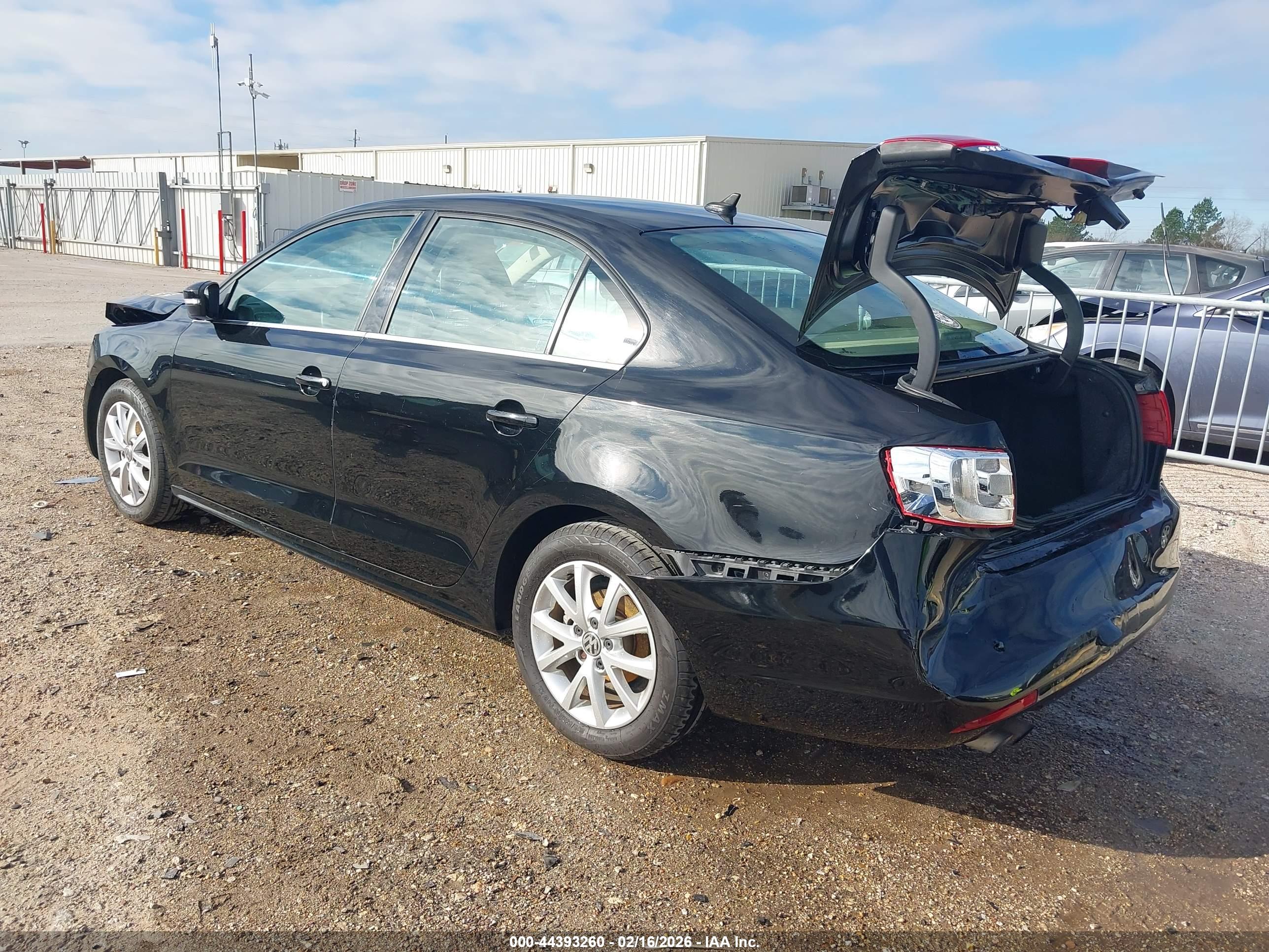 VOLKSWAGEN JETTA image 3